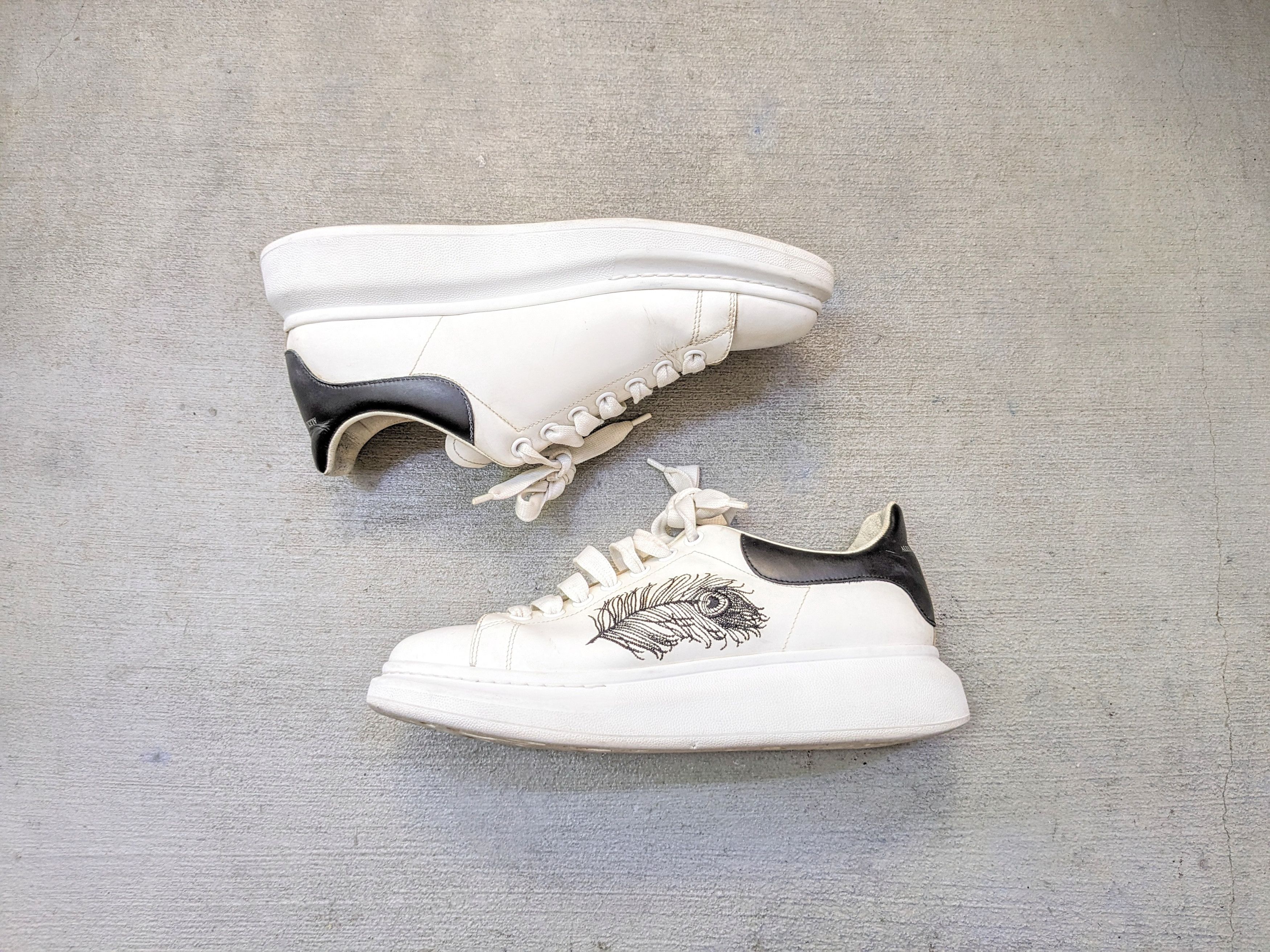 Alexander McQueen Alexander McQueen Larry Oversized Sneakers 9 42 White Black Size US 9 / EU 42 - 1 Thumbnail
