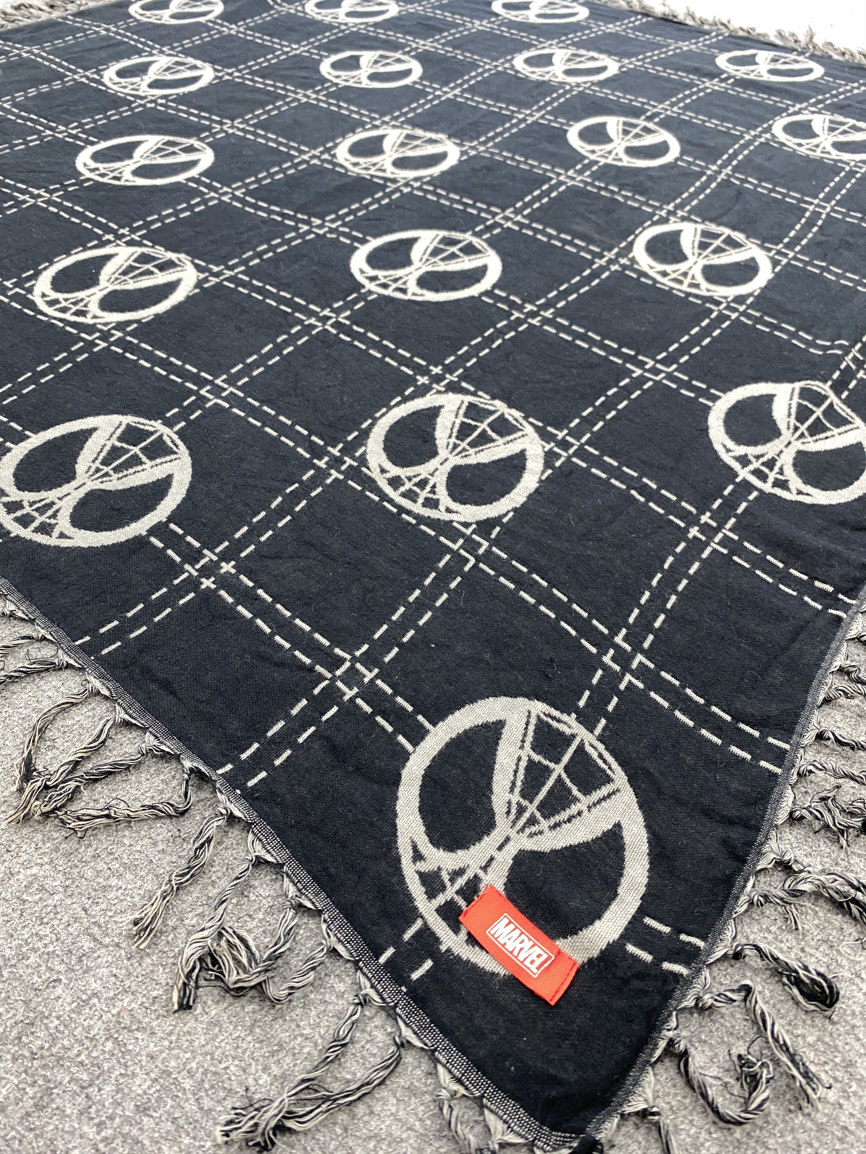 Marvel Comics × Vintage Marvel Wool Scarf Shawl Babushka head Scarf SN0032 Size ONE SIZE - 4 Thumbnail