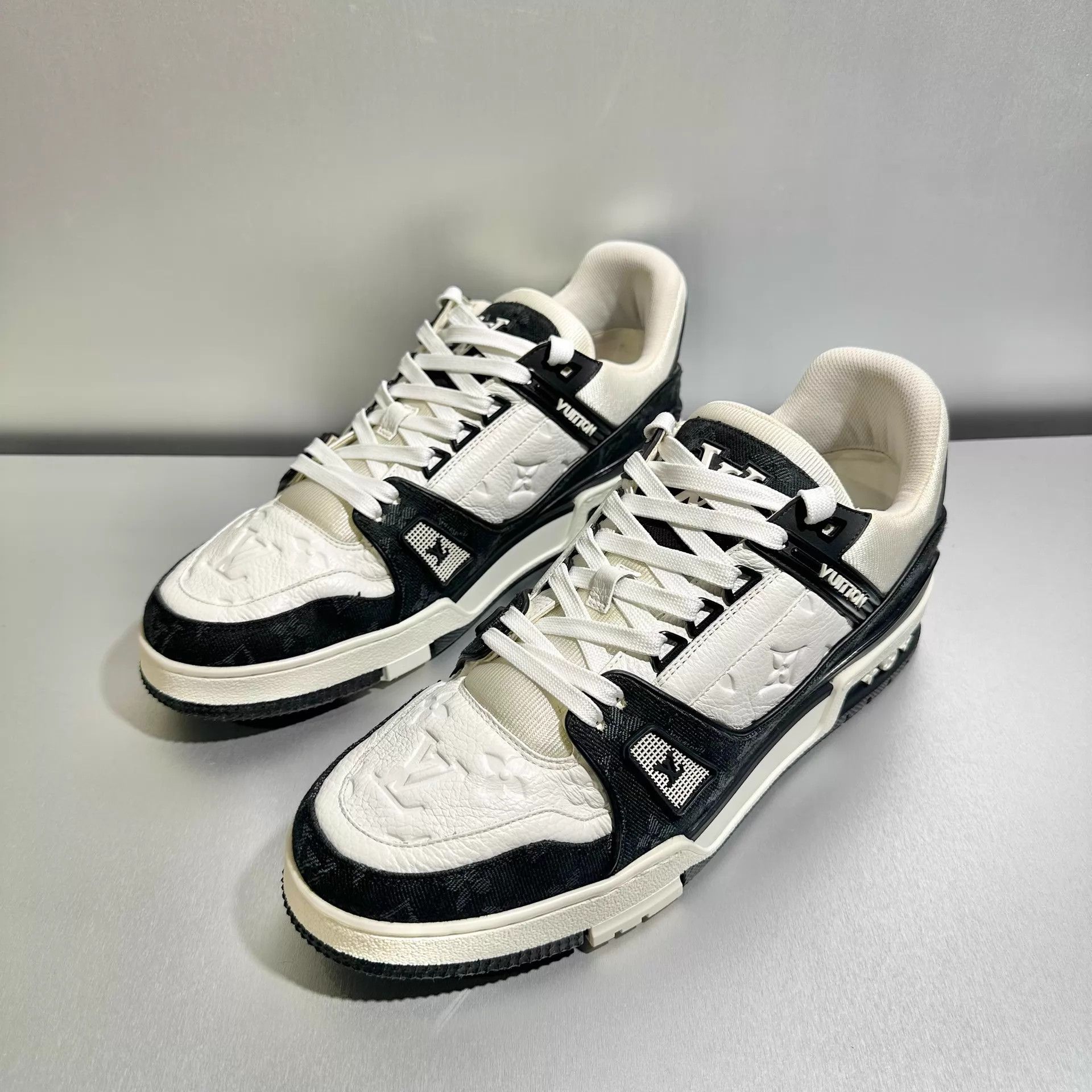 Louis Vuitton LV Trainer Black & White Denim 9/43 Worn once Size US 10 / EU 43 - 1 Thumbnail