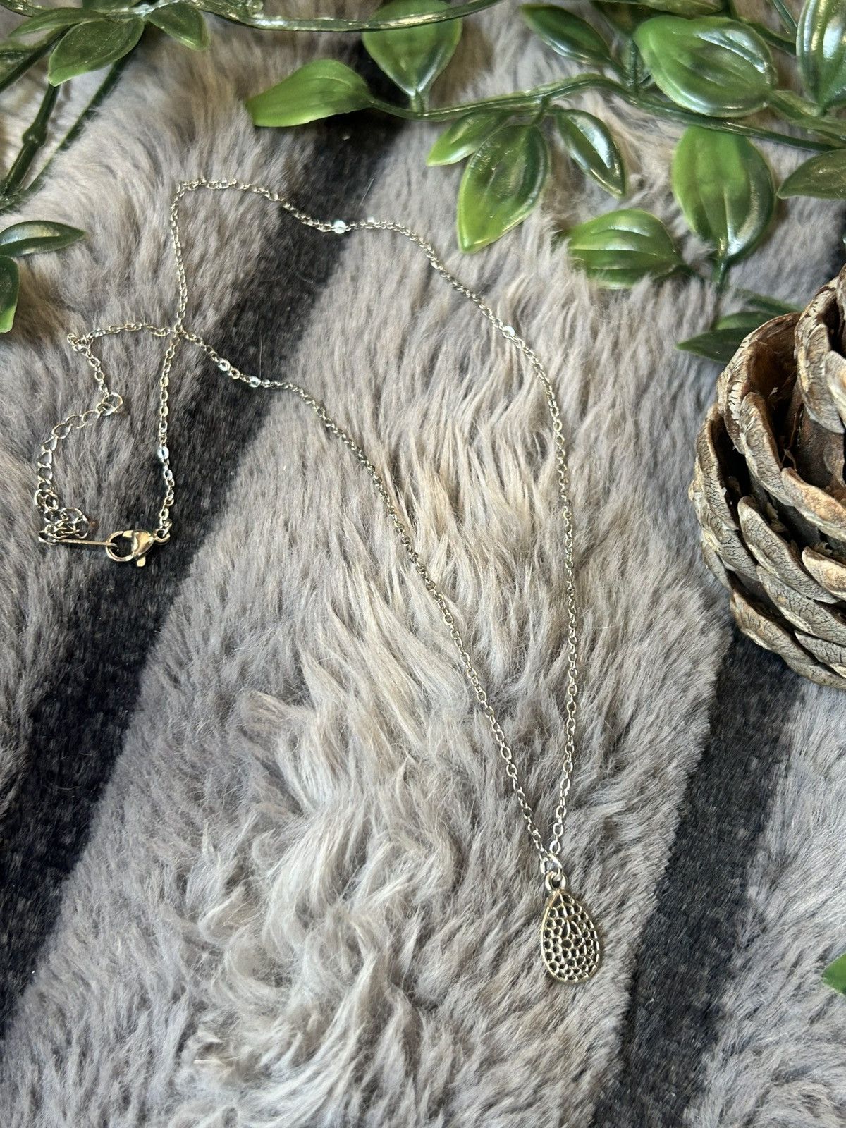 Handmade Handcrafted vintage filigree raindrop pendant necklace Size ONE SIZE - 4 Thumbnail
