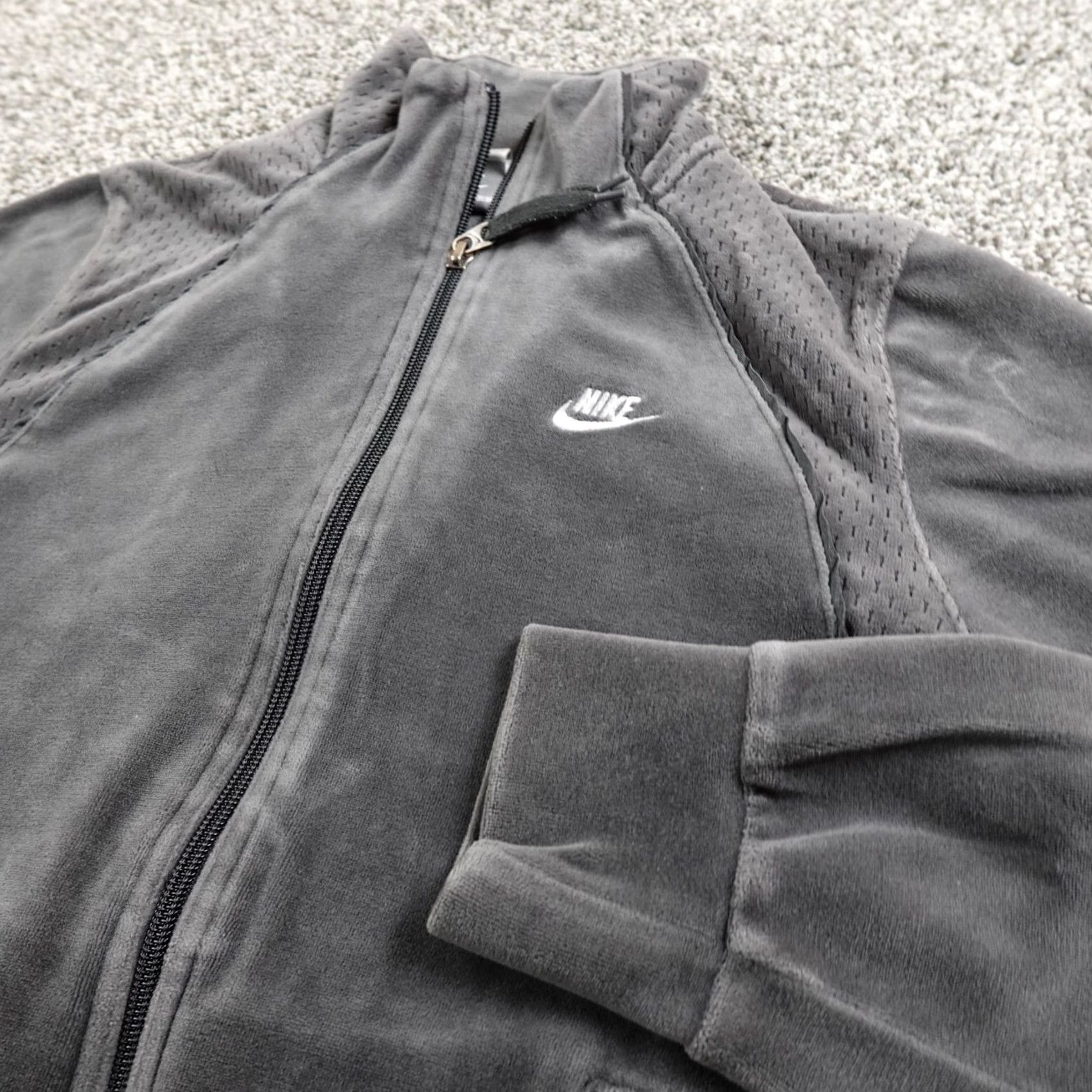 Nike VINTAGE Nike Jacket Womens M Gray Velour Swoosh Zip Track Sweatshirt Athletic Y2K Size M / US 6-8 / IT 42-44 - 2 Thumbnail