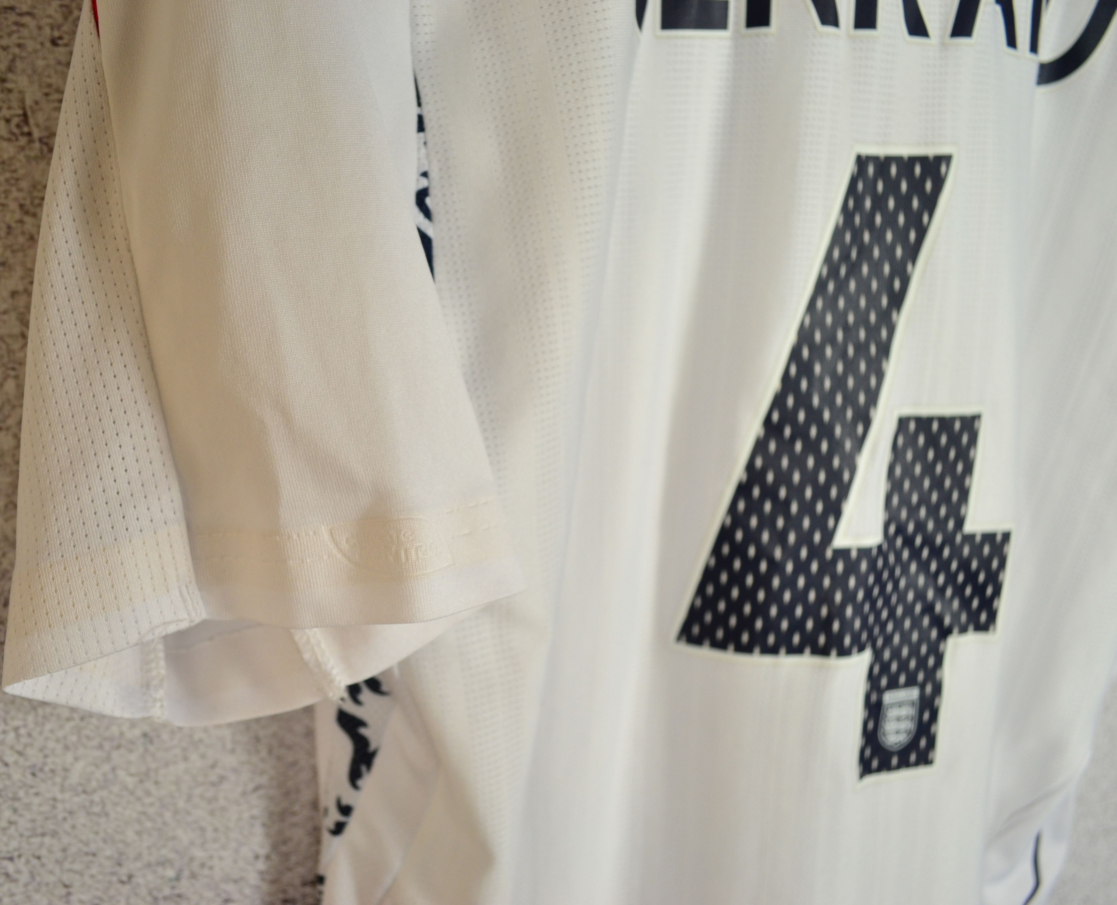 Umbro England National Team Home 2007-2009 Steven Gerrard #4 Umbro Size US M / EU 48-50 / 2 - 8 Thumbnail