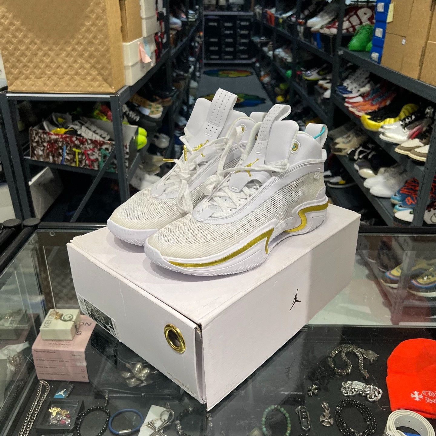 Nike Nike White Lowtop Sneakers 12 Men Size US 12 / EU 45 - 1 Thumbnail