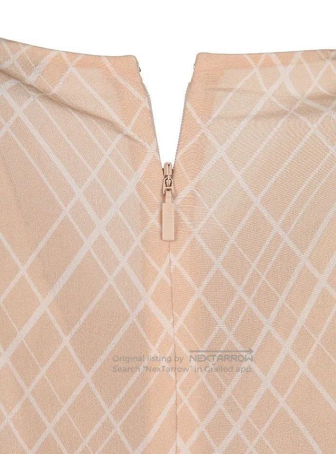 Fendi fendi pleated long sleeve dress in beige. Size US M / EU 48-50 / 2 - 9 Thumbnail