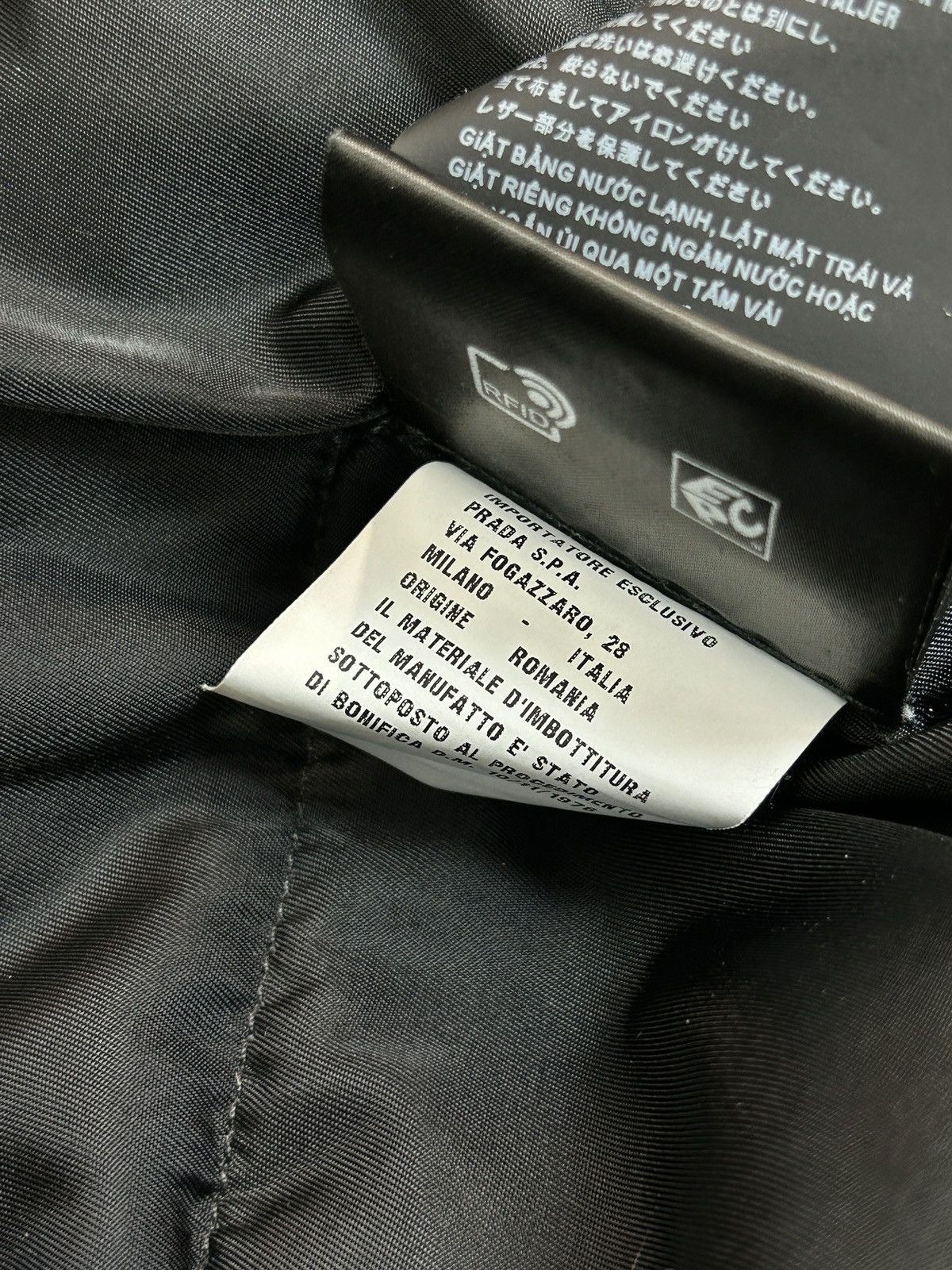 Prada Prada Re-Nylon Cropped Down Bomber Jacket Black 52 Size US L / EU 52-54 / 3 - 19 Thumbnail