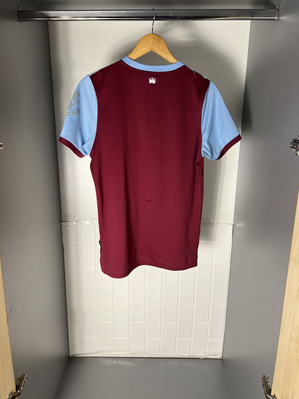 Umbro VINTAGE UMBRO FC WEST HAM UNITED ENGLAND SOCCER JERSEY RETRO Size US S / EU 44-46 / 1 - 10 Thumbnail