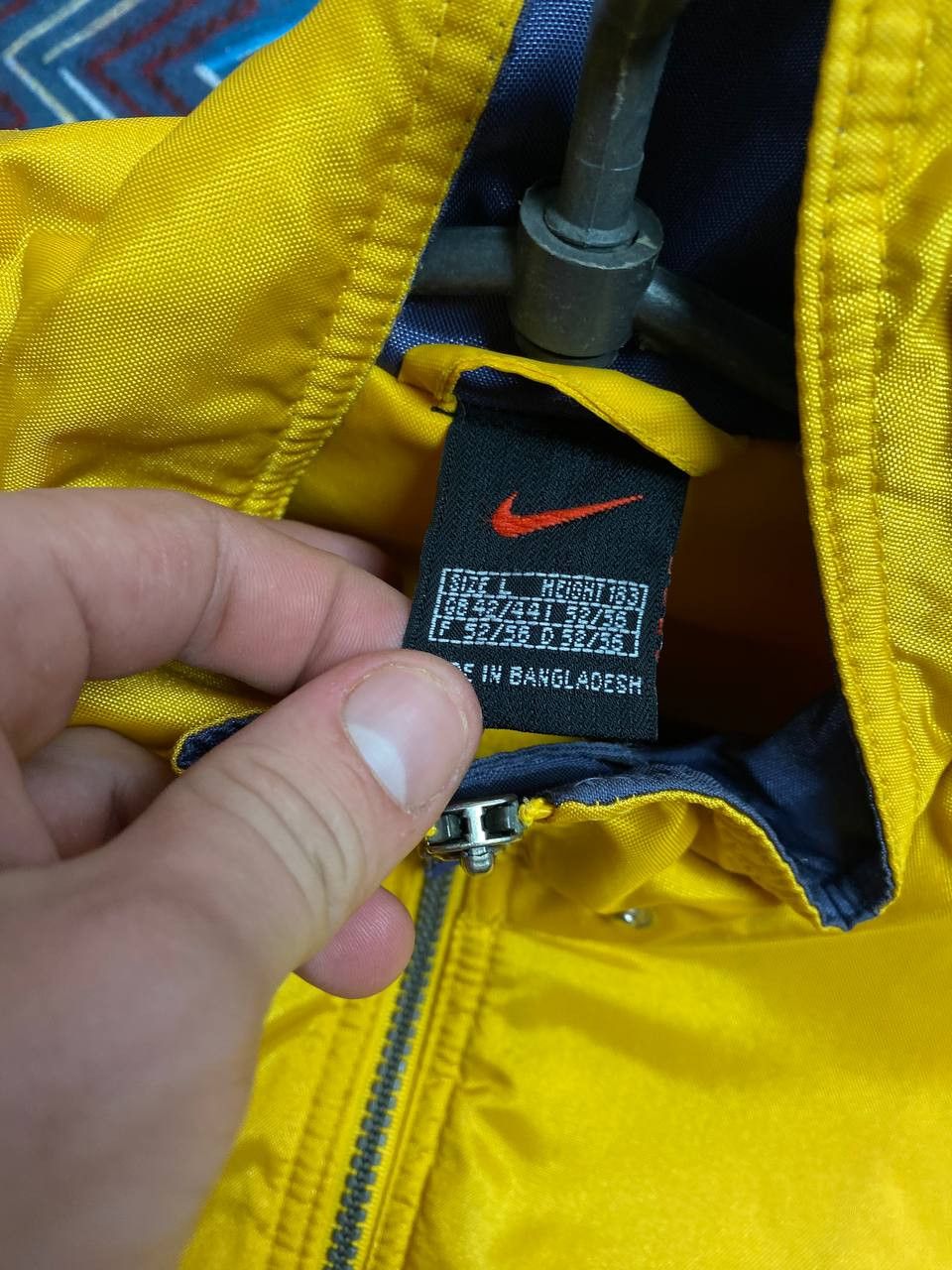 Nike Vintage Nike Puffer Down Jacket small swoosh drill drip y2k Size US L / EU 52-54 / 3 - 2 Thumbnail