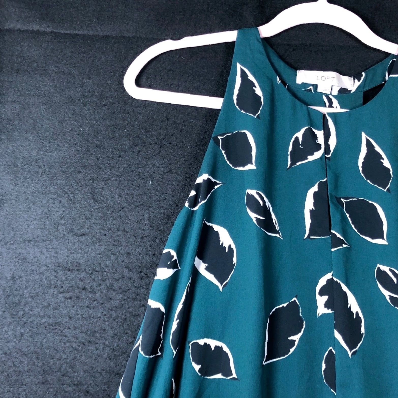 Loft LOFT Blouse Sleeveless Crew Neck Lined Dark Teal Leaf Print Womens Small Shirt Casual Workwear Boho Floral Pattern Short Size S / US 4 / IT 40 - 4 Thumbnail