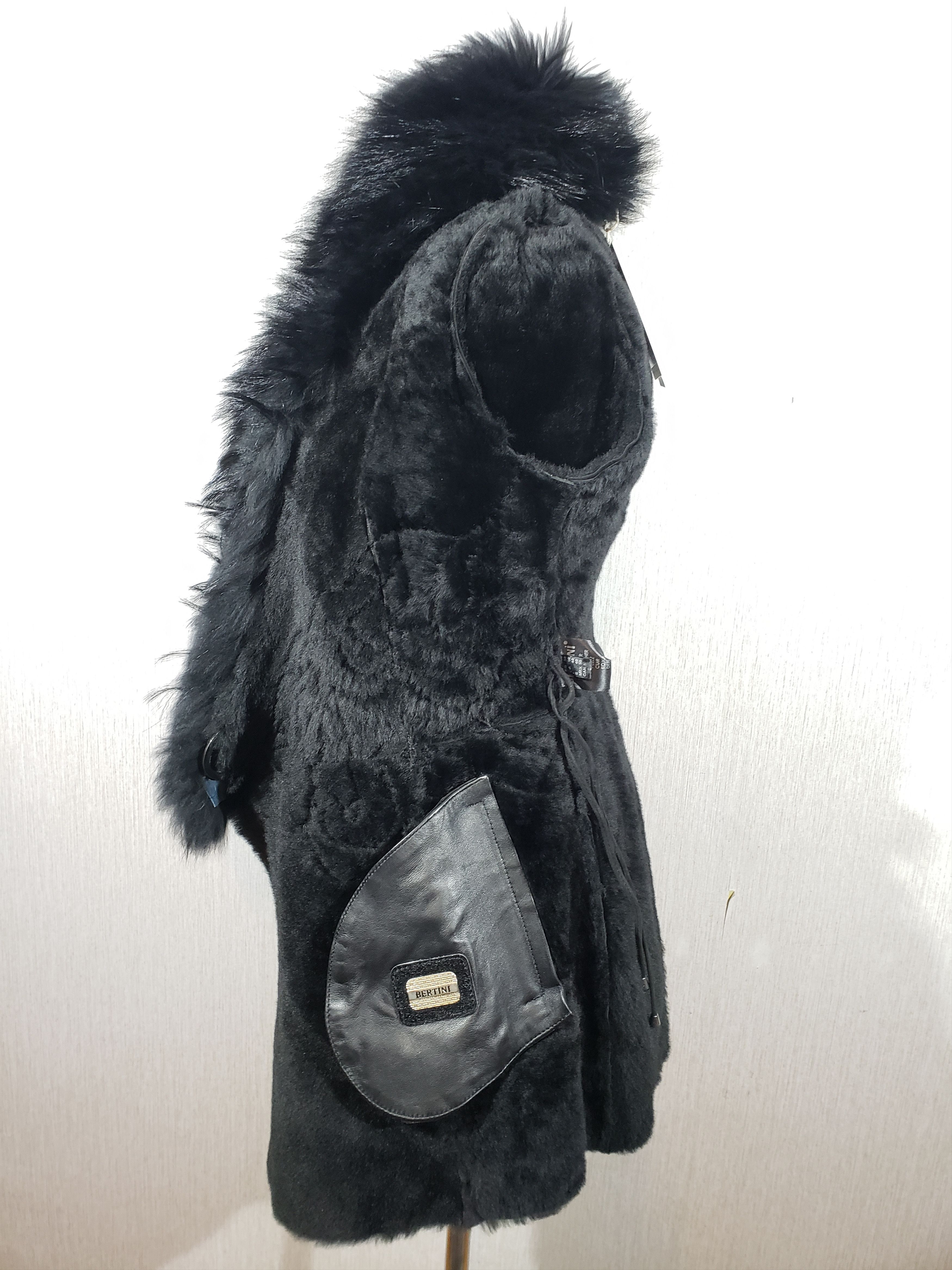 Other Stylish black sheepskin coat with a wide fluffy collar. Size S / US 4 / IT 40 - 9 Thumbnail