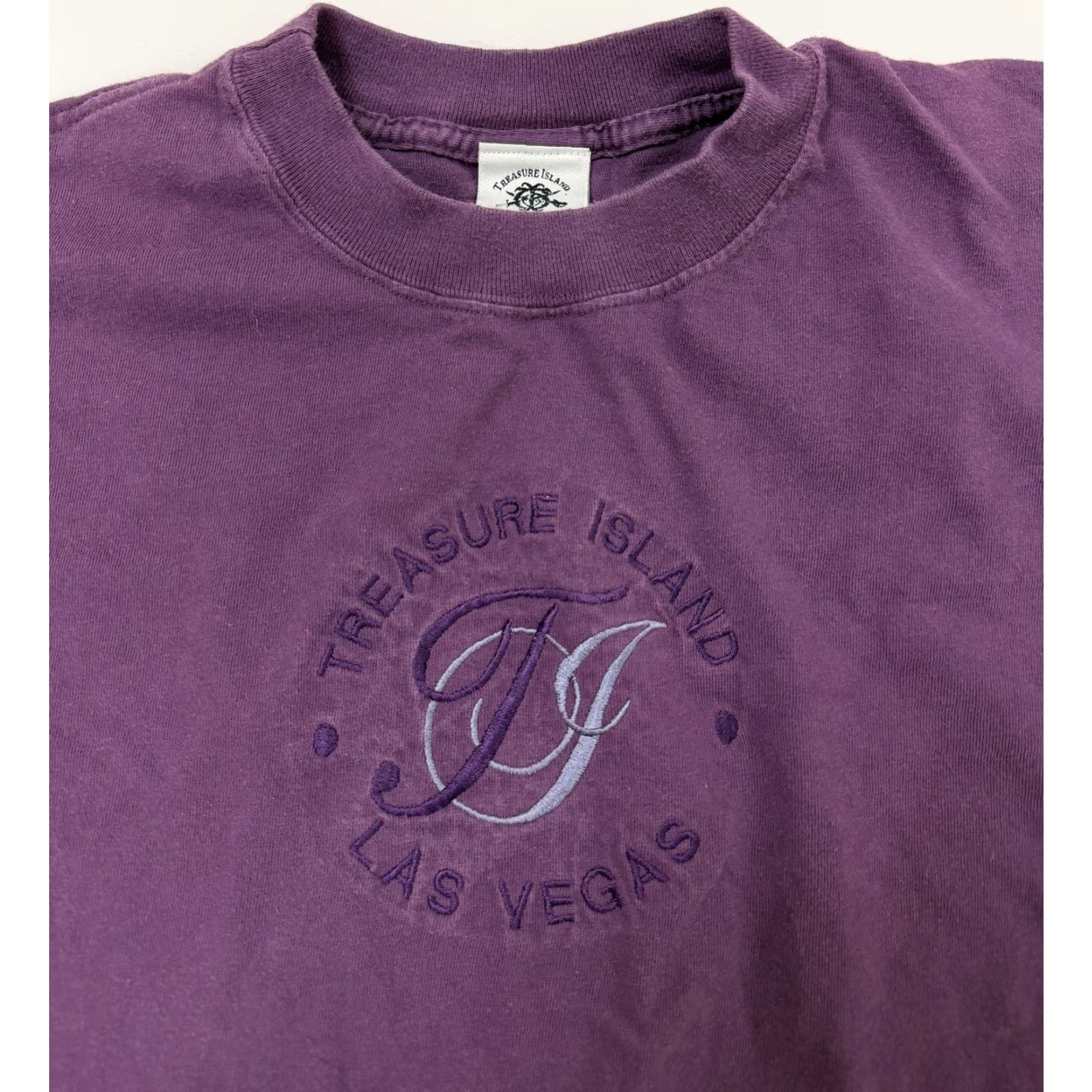 Vintage VINTAGE Treasure Island Las Vegas Shirt Embroidered Purple 1990s 90s USA Men L T-Shirt Size US L / EU 52-54 / 3 - 2 Thumbnail