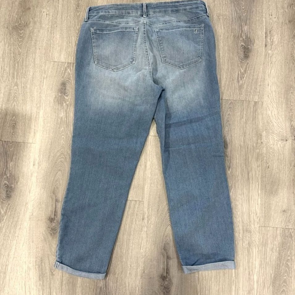 Jessica Simpson Jessica Simpson Forever Jeans Women’s 30 Light Blue Denim Capri 5-Pocket Stretch Mid Rise Jeans Size 30" / US 8 / IT 44 - 6 Thumbnail