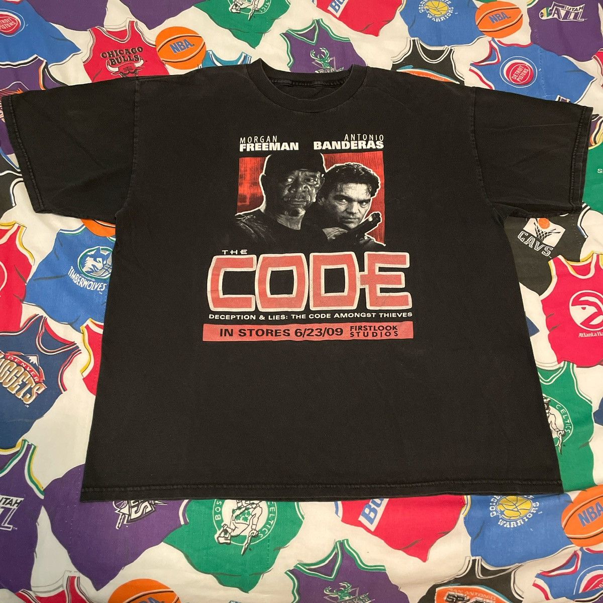 Vintage Y2K 2009 The Code Morgan Freeman Antonio Banderas Movie Tee Size US XL / EU 56 / 4 - 1 Thumbnail