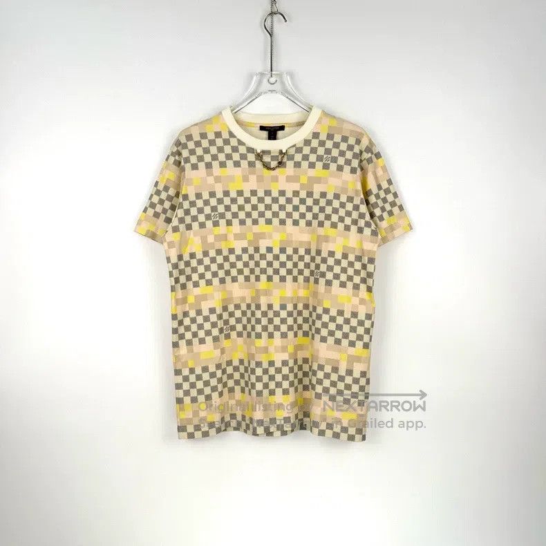 Louis Vuitton Louis Vuitton Grey and pink checkerboard chain short sleev Size US L / EU 52-54 / 3 - 3 Thumbnail