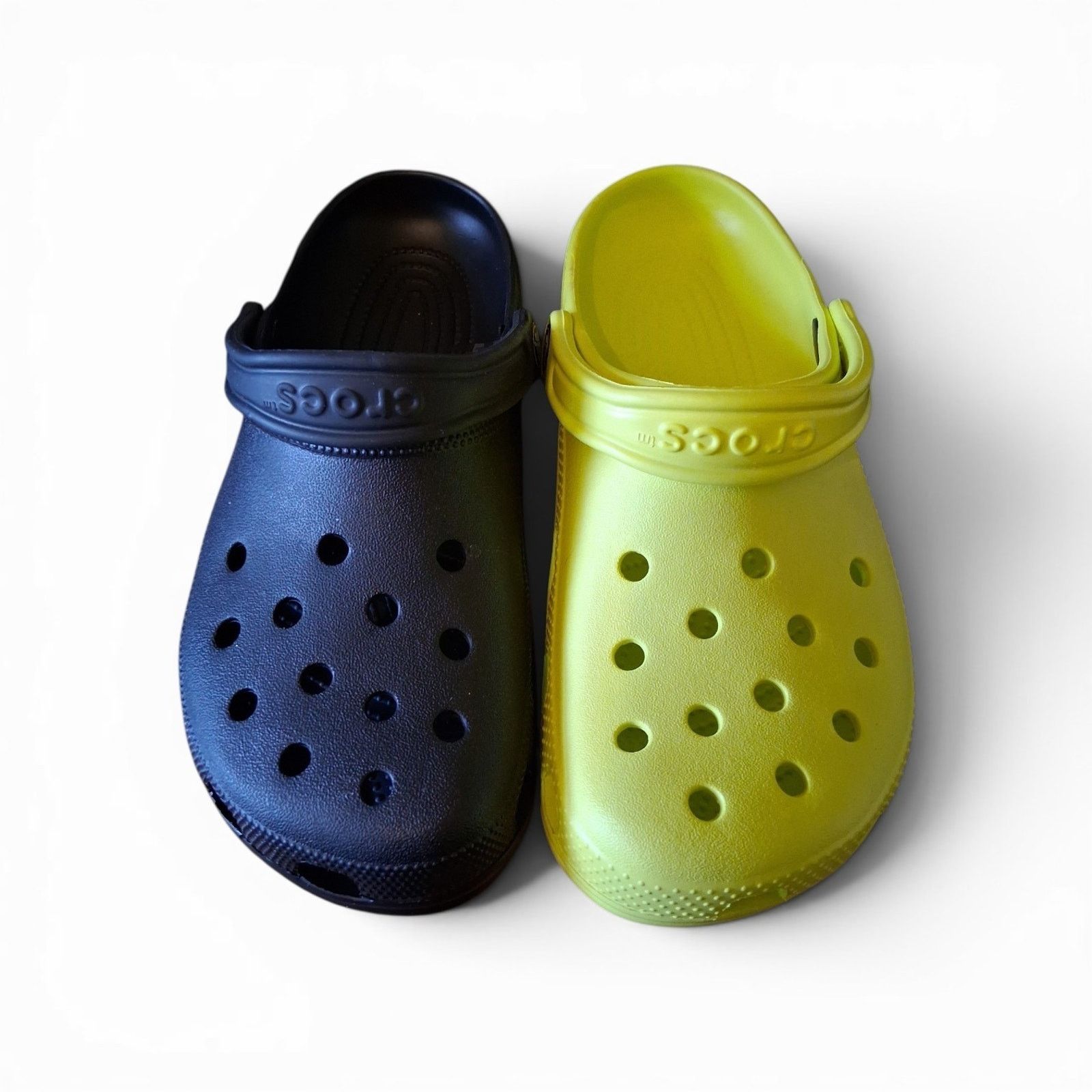 Crocs Crocs Classic Clog Slip On Black Yellow M7 W9 Sandals Size US 9 / EU 42 - 1 Thumbnail