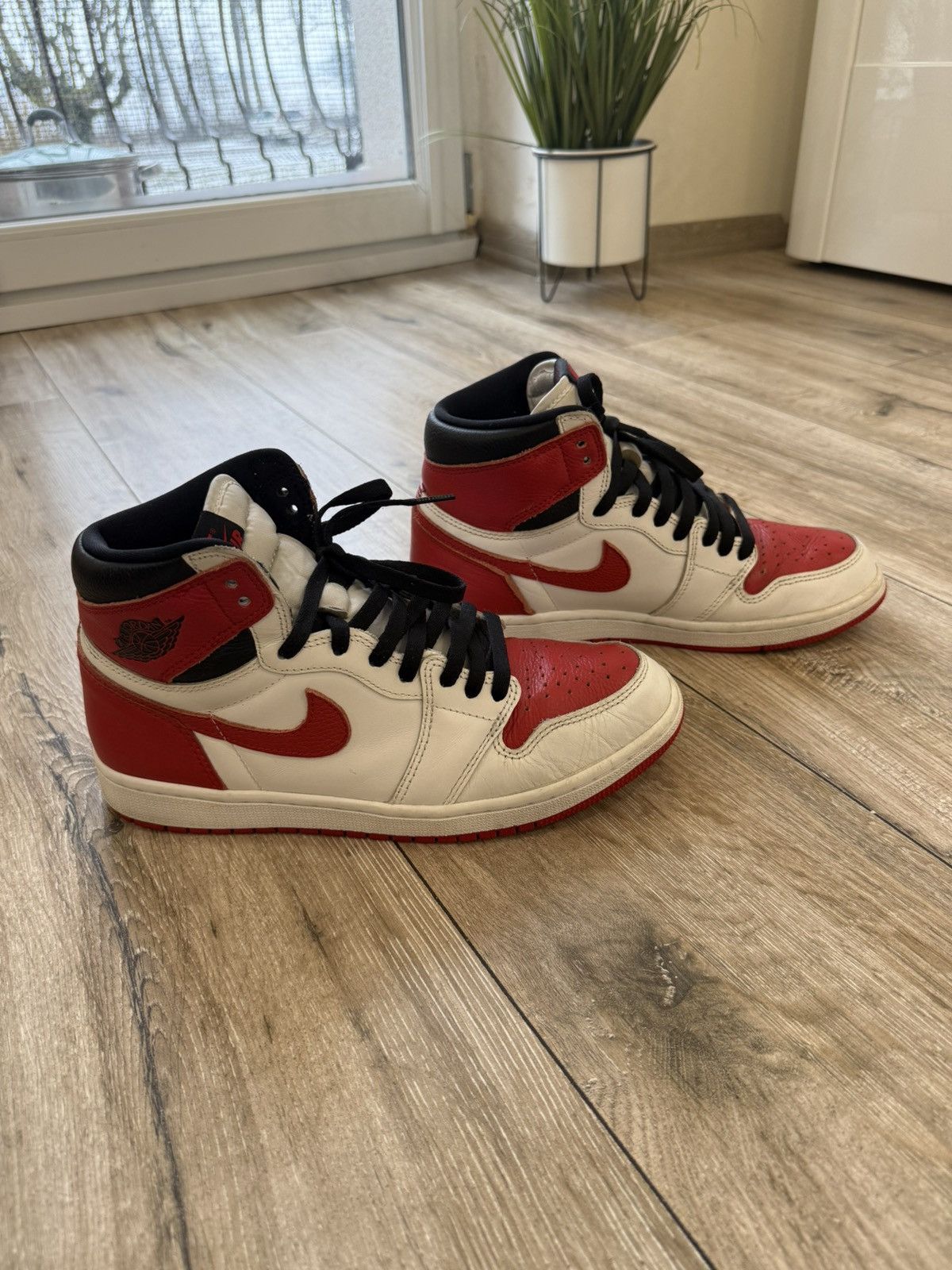 Jordan Brand Nike Air Jordan 1 Retro High OG Heritage Red/White Size US 8 / EU 41 - 1 Thumbnail