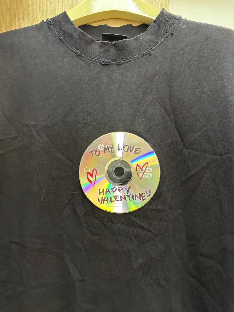 Balenciaga Balenciaga Valentine's Day Limited Edition CD Disc Short S Size US M / EU 48-50 / 2 - 2 Thumbnail
