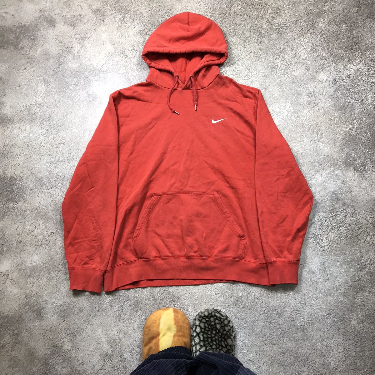 Vintage Vintage Nike Swoosh Hoodie 90s Streetwear Faded Red Baggy XL Size US XL / EU 56 / 4 - 1 Thumbnail