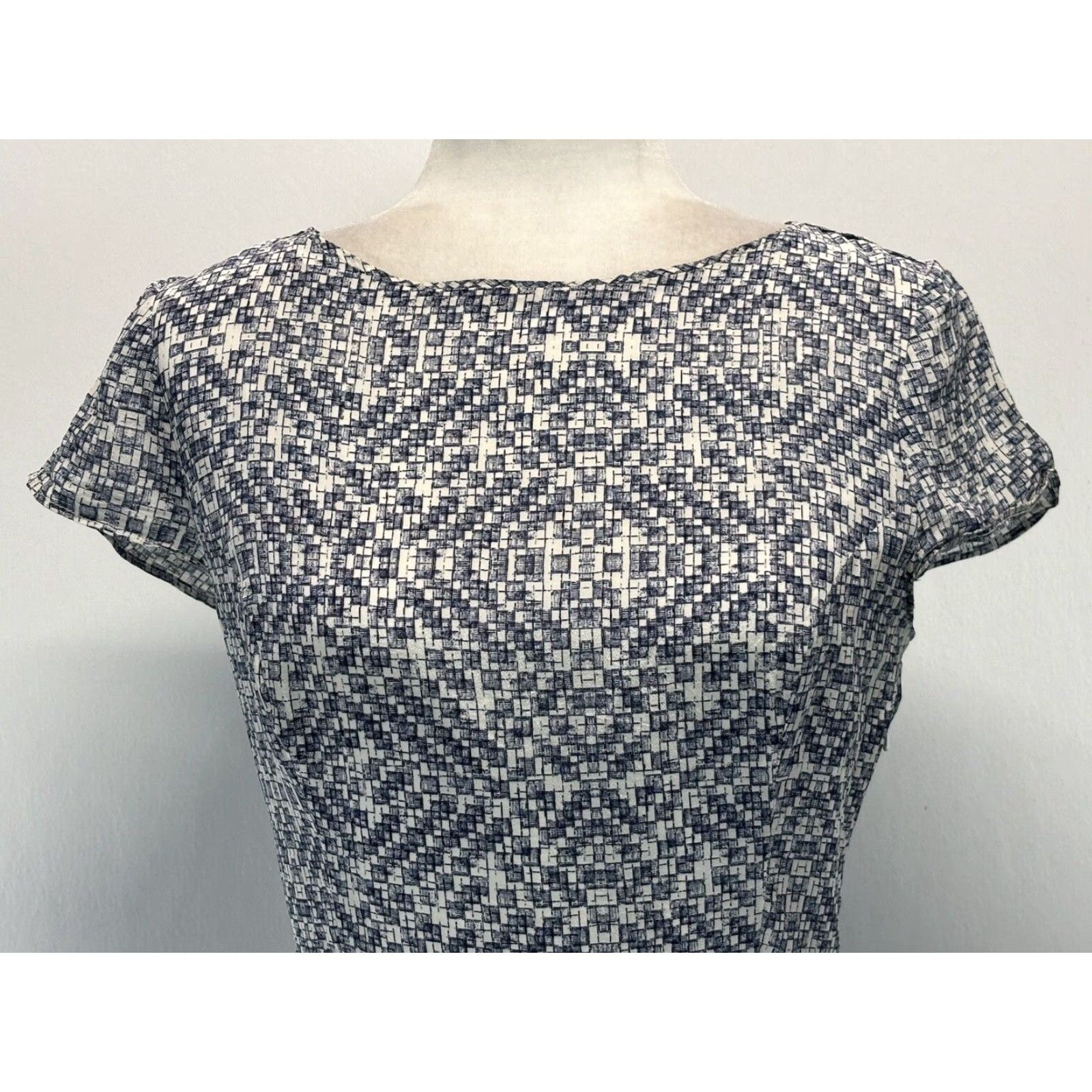 Reiss Reiss Silk Dress Women's Short Sleeve Fit & Flare Blue White Geometric Casual Party Size 28" / US 6 / IT 42 - 5 Thumbnail