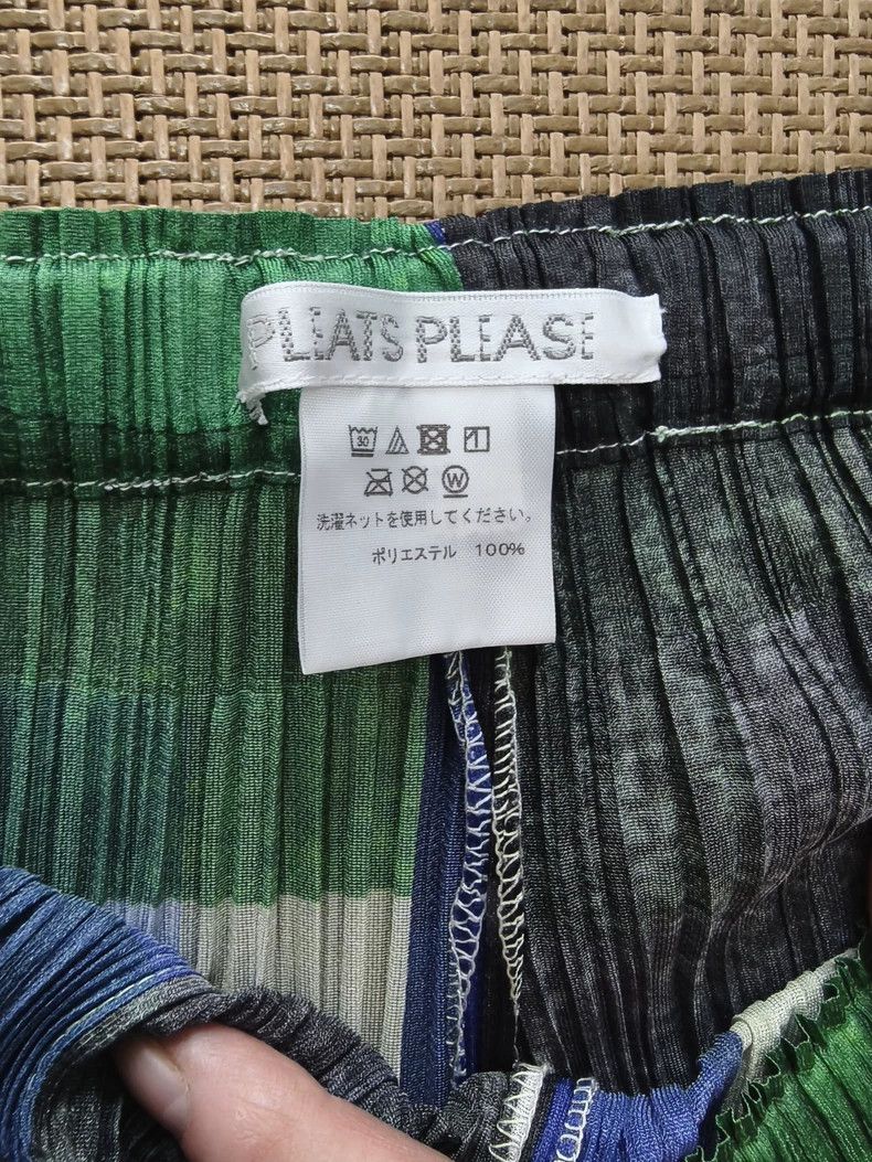 Issey Miyake Issey Miyake size:2 Green, blue, white and black color-blo Size 31" - 4 Thumbnail