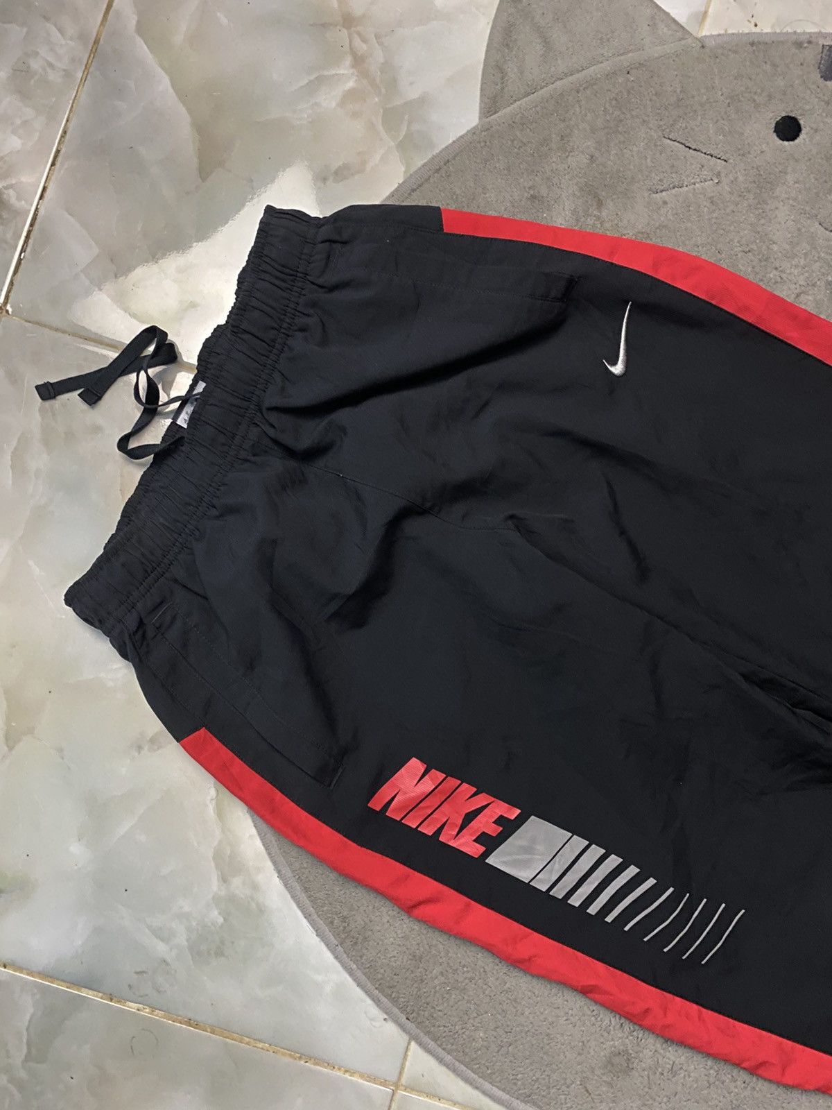 Nike × atmos VINTAGE NIKE 90S BAGGY NYLON WIDE LEG SWOOSH TRACK PANTS Y2K Size US 32 / EU 48 - 4 Thumbnail