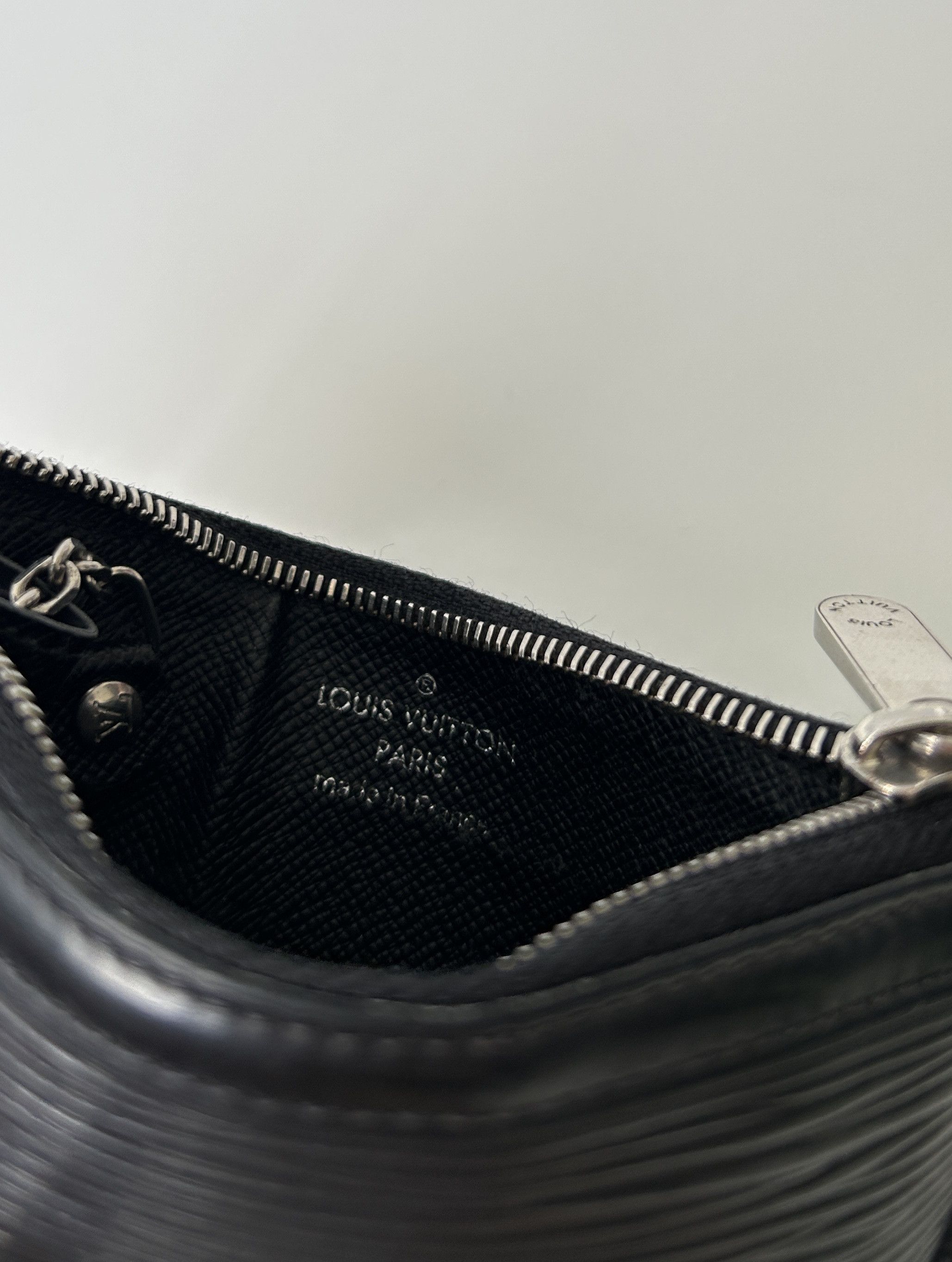 Louis Vuitton Vintage Louis Vuitton epi leather pochette cle large size Size ONE SIZE - 14 Thumbnail