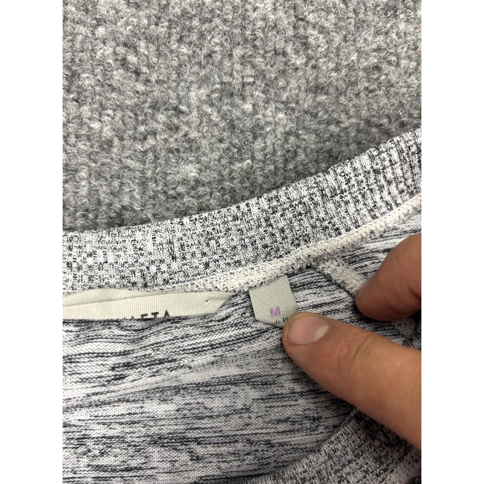 Athleta Athleta Sweatshirt Womens M Gray Heather Zip Pockets Pullover Long Sleeve Crew Neck Size M / US 6-8 / IT 42-44 - 3 Thumbnail