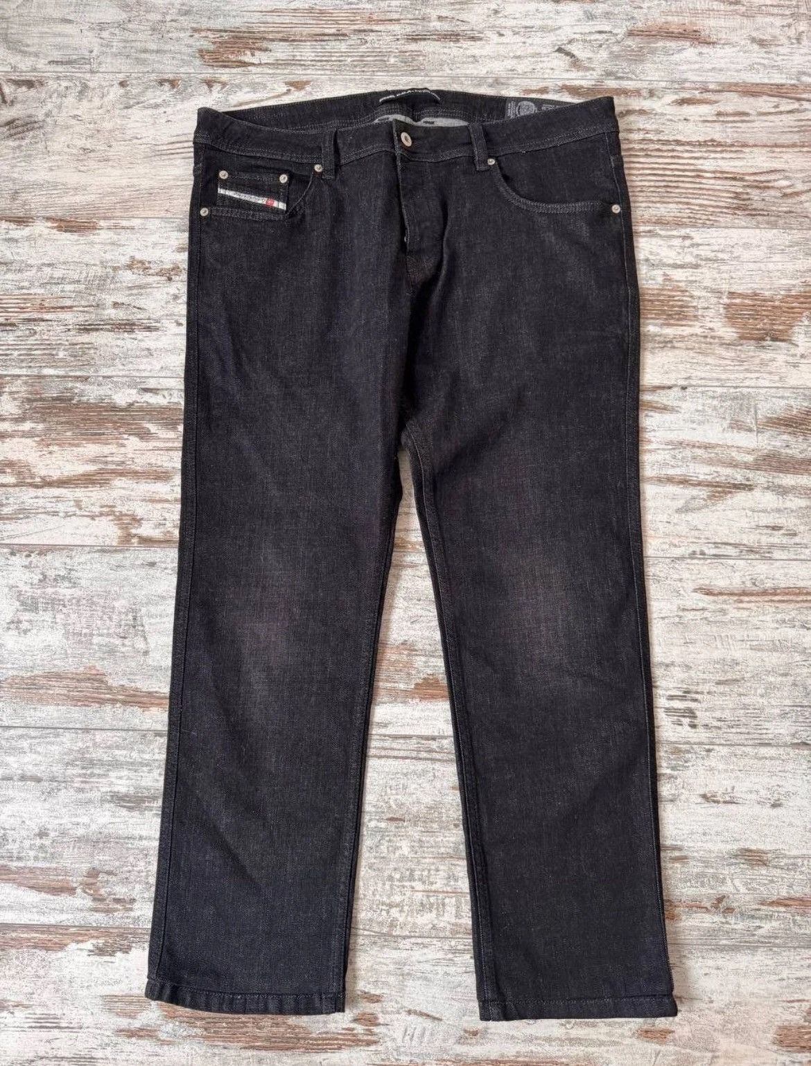 DIESEL D.N.A. Buster Regular Slim-Tapered Jeans F/W 2018