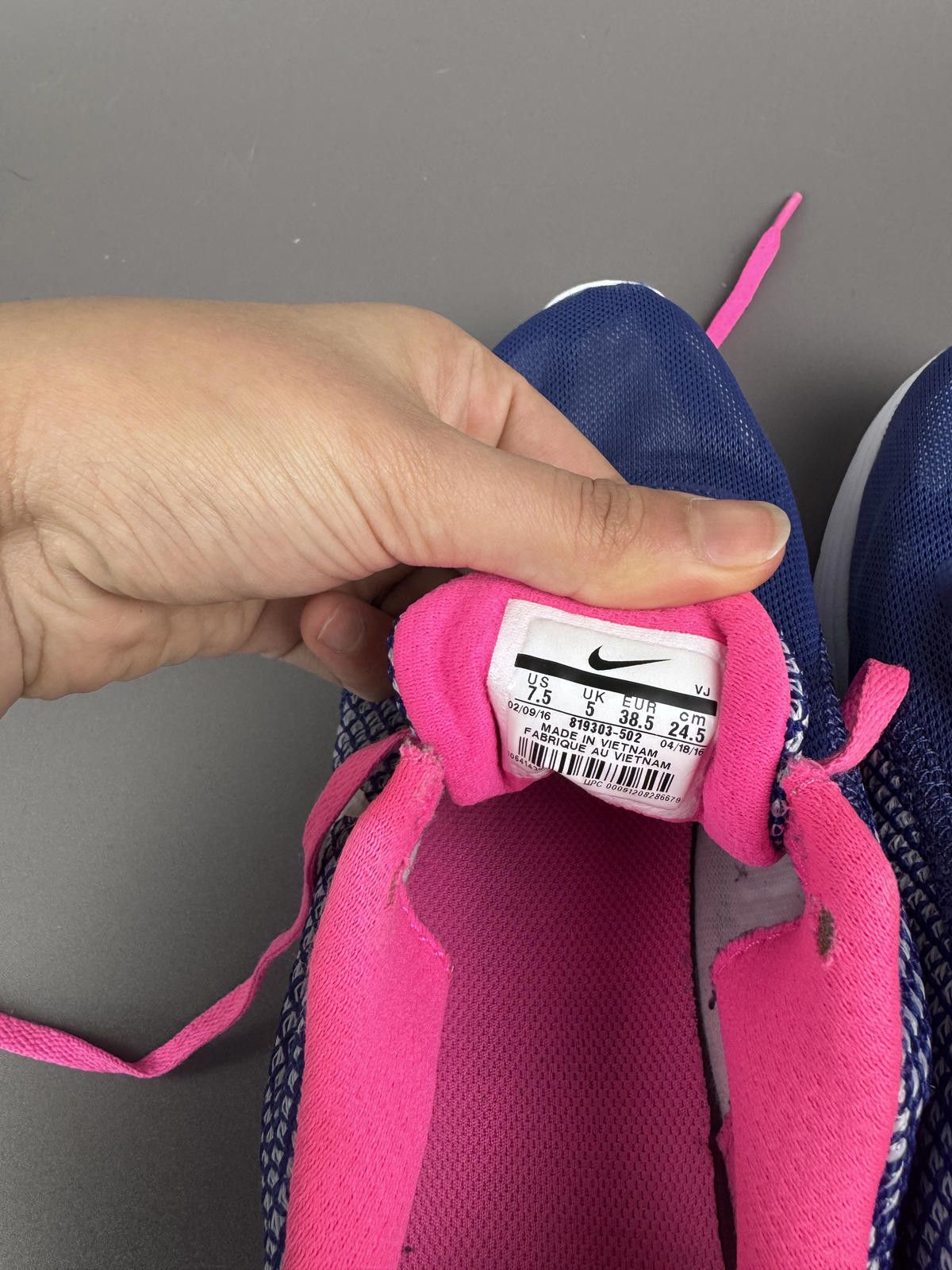 Nike Nike Women's Running Shoes Blue with Pink Accents Size US 7 / IT 37 - 5 Thumbnail