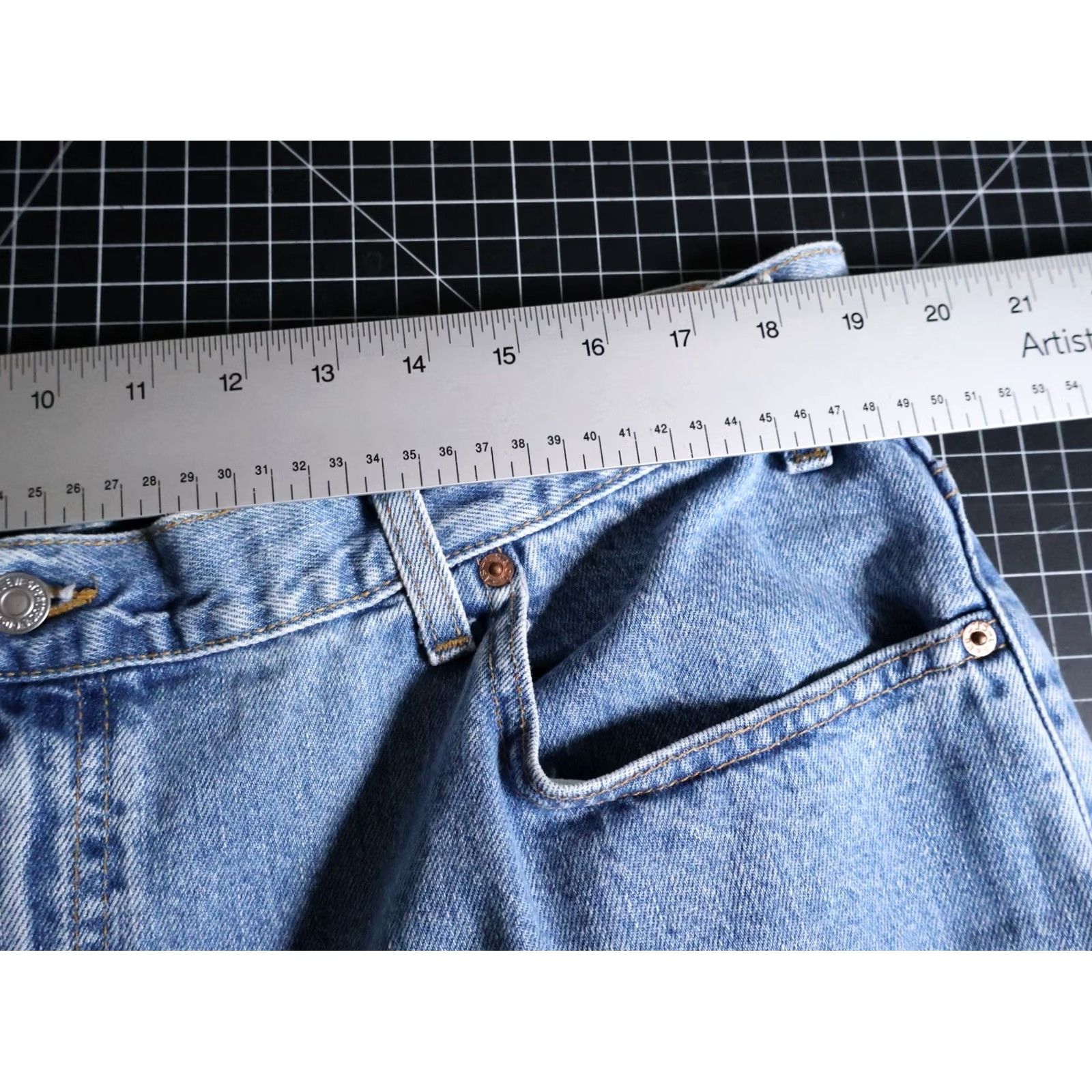 Levi's VINTAGE Levi's Jeans Men 38 x 27 Blue 560 Loose Fit Tapered Leg 1999 90s Hipster Retro Grunge Model Levi's 560 Mens Jeans Regular Way Staight? Size US 38 / EU 54 - 6 Thumbnail