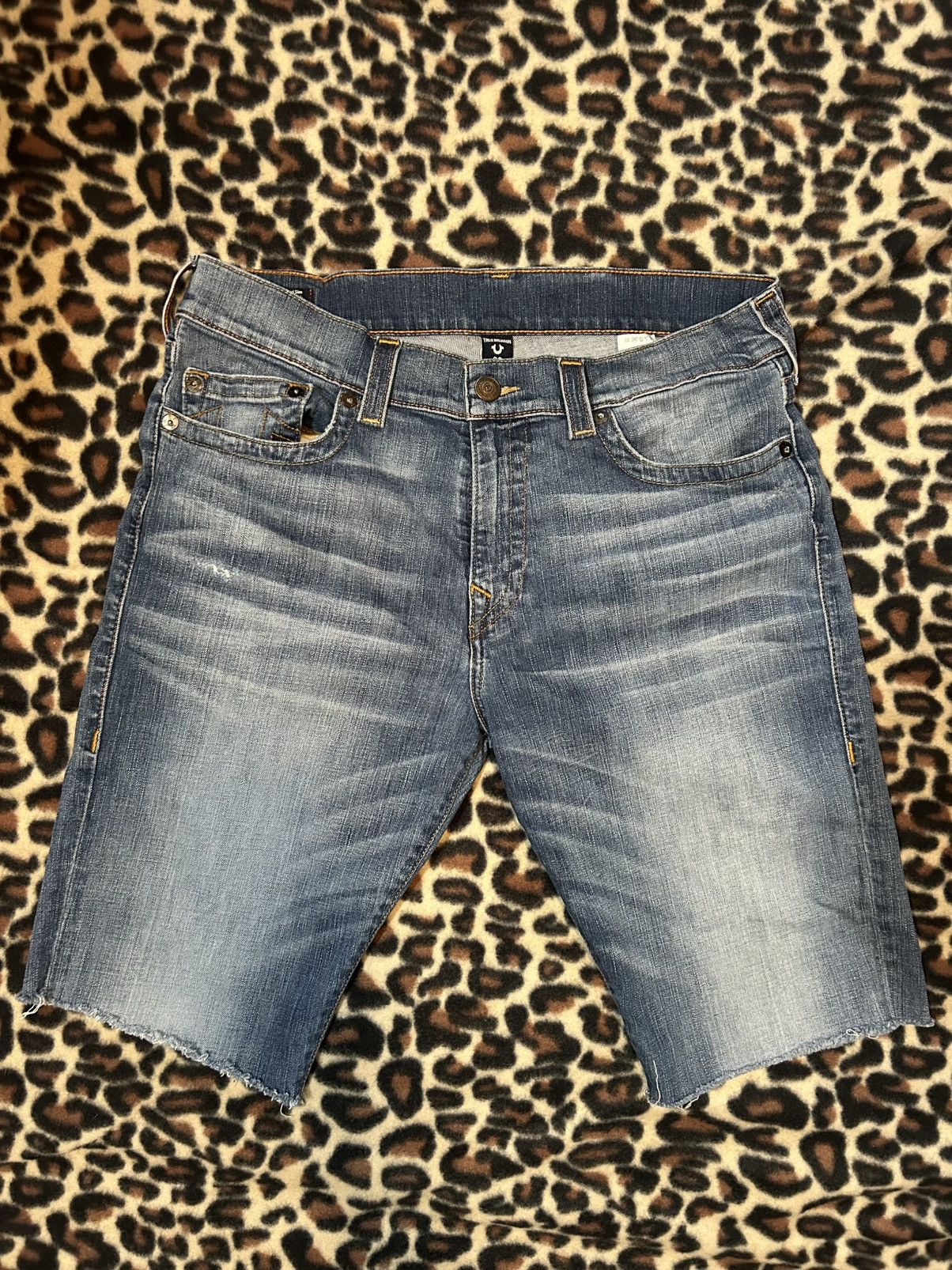 True Religion RARE TRUE RELIGION DRAGON EMBROIDERED JORTS Size US 36 / EU 52 - 3 Thumbnail