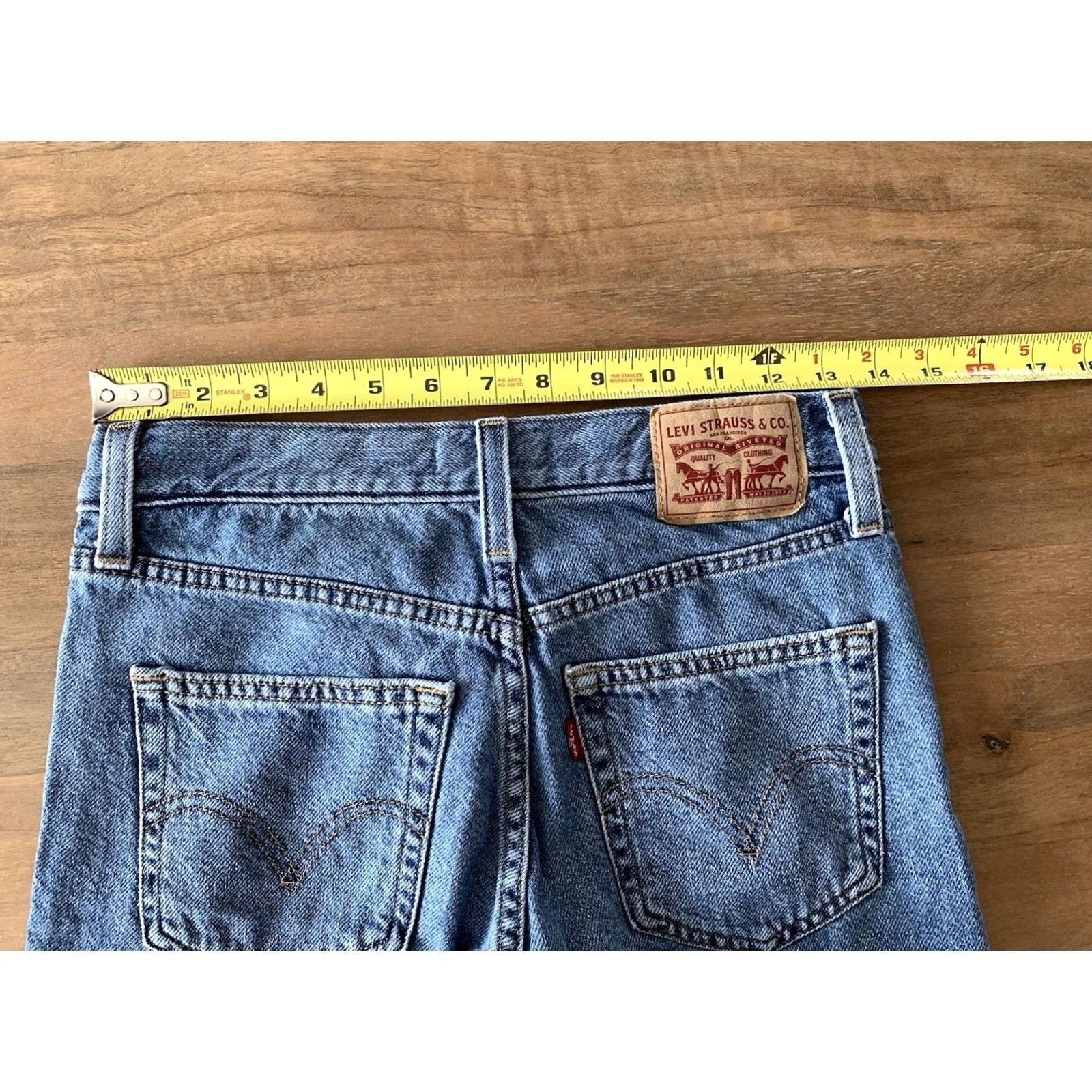 Levi's VINTAGE Levi's High Waisted Mom Jeans Womens 26x21 Blue Light Wash Raw Hem Denim Pants Size 26" / US 2 / IT 38 - 6 Thumbnail