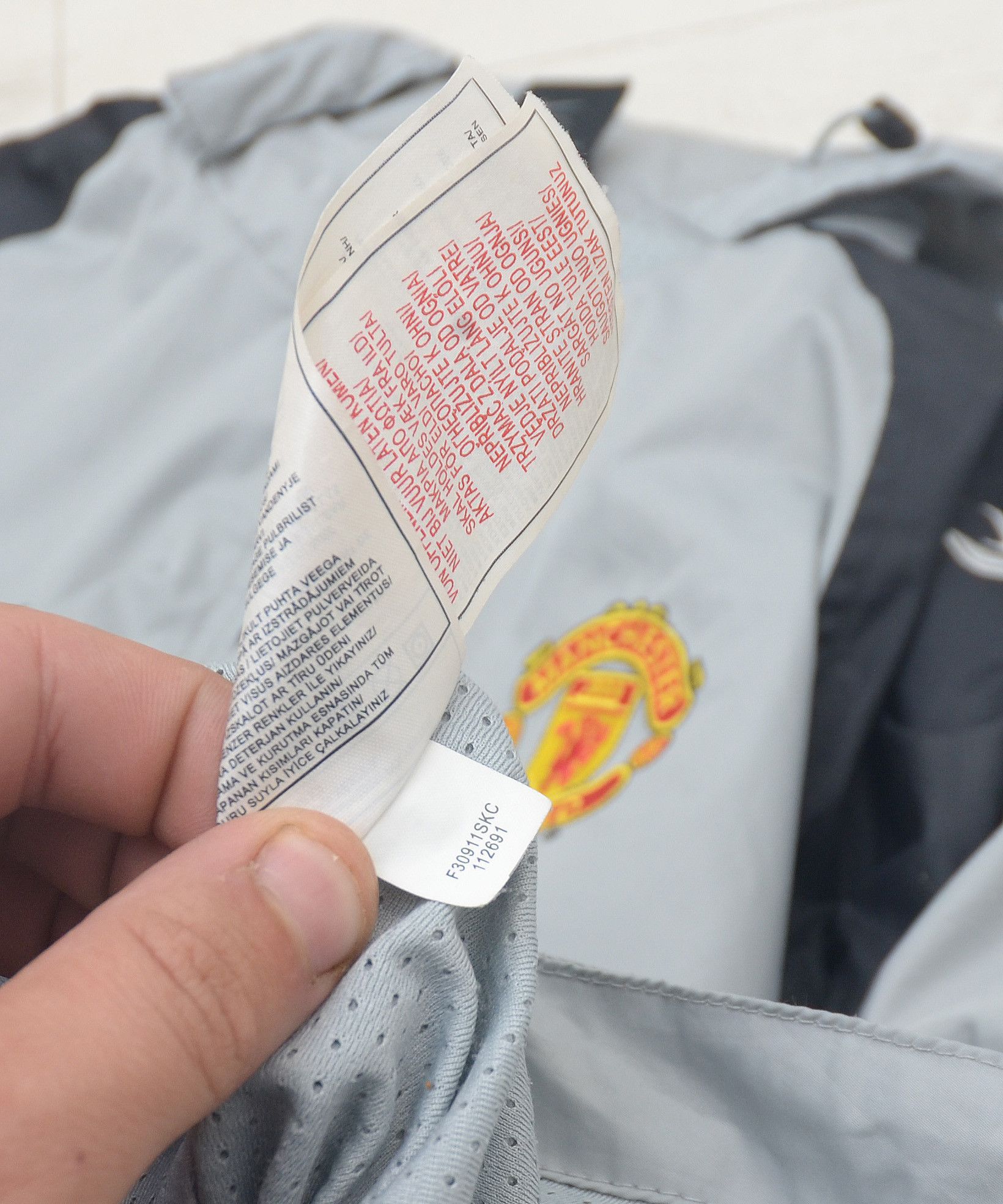 Nike × Vintage Vintage Manchester United Training EPL Jacket Vodafone 2002 Size US M / EU 48-50 / 2 - 10 Thumbnail