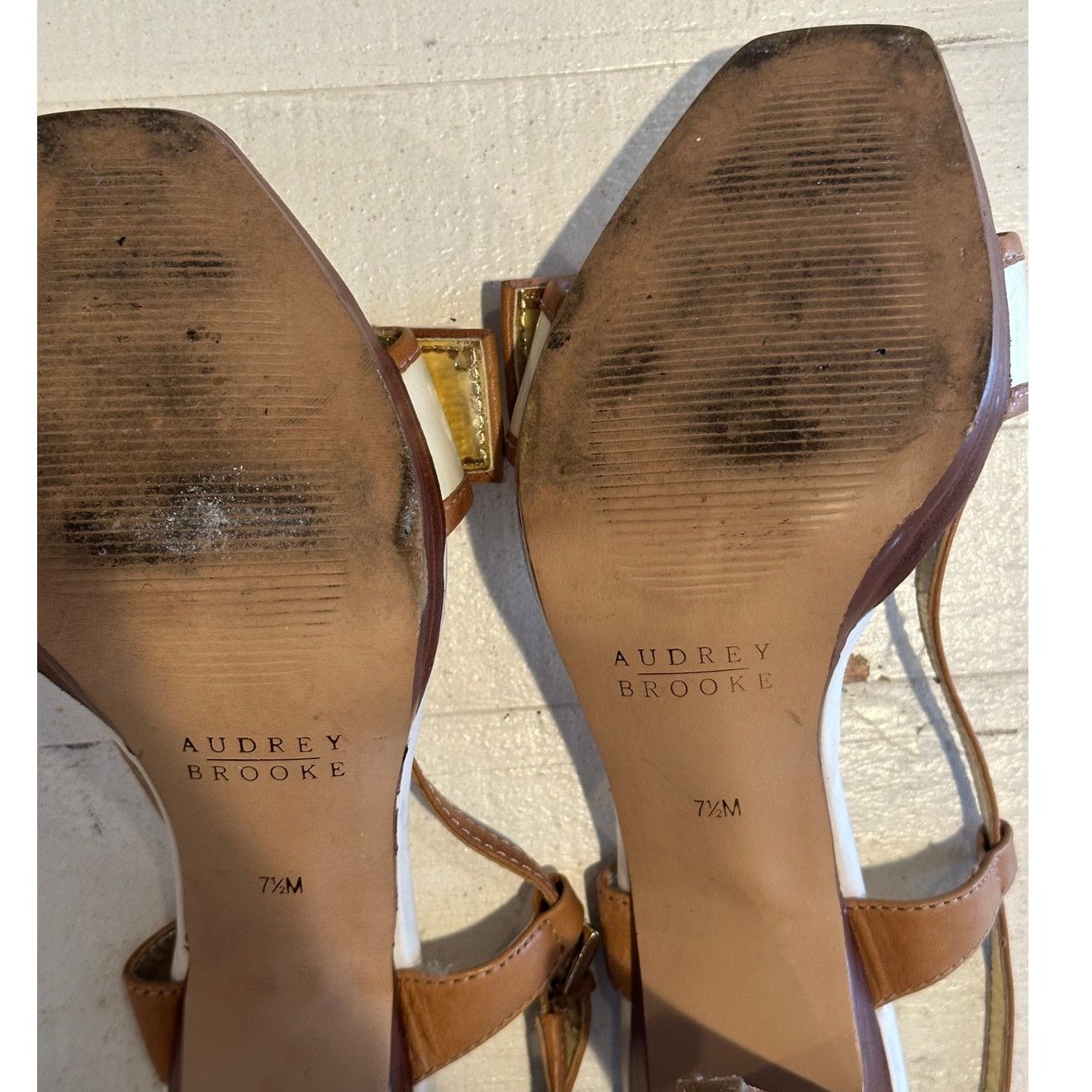 Other Audrey Brooke White Patent Leather Gold Slingback Heels 7.5 Size US 7.5 / IT 37.5 - 9 Thumbnail