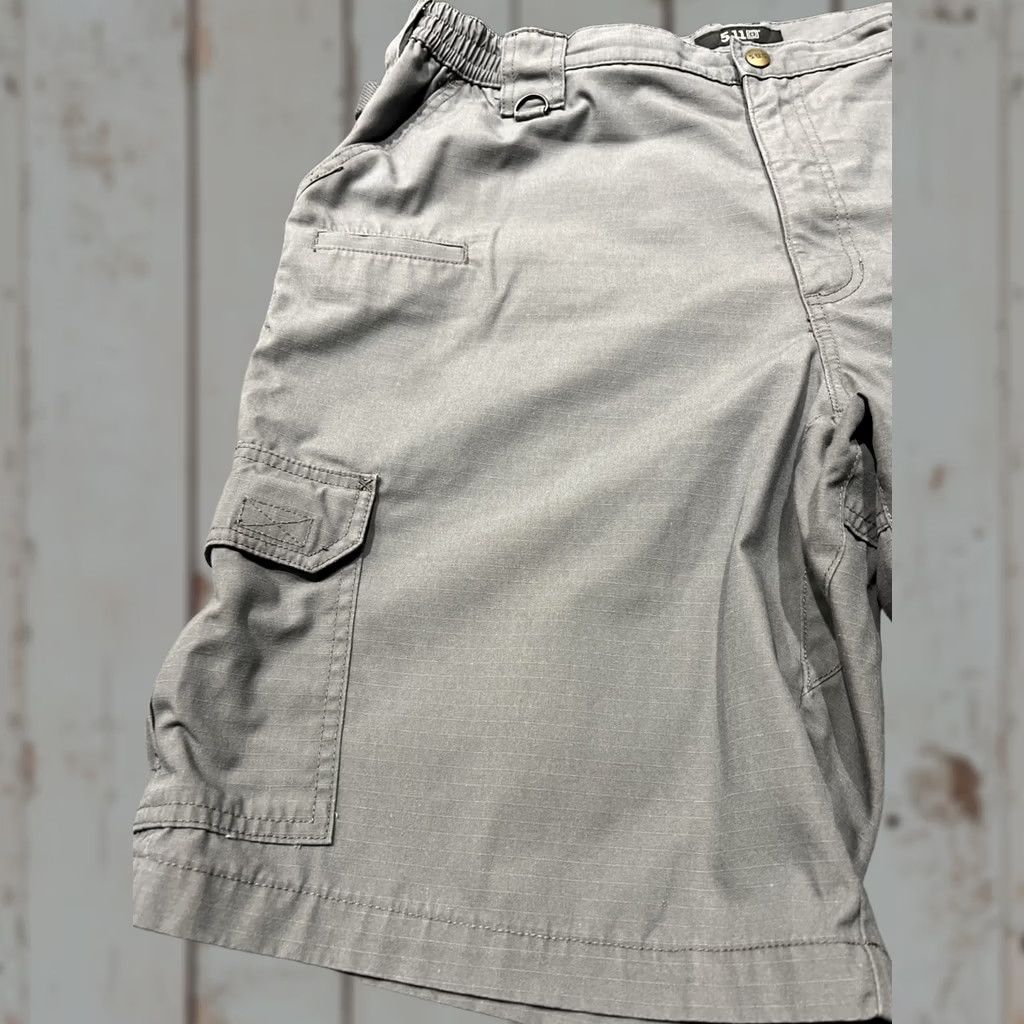 Vintage 5.11 Tactical Shorts Men’s 40 Gray Cargo Rip Stop Canvas Style Work Cloth Solid Mens Casual Travel Size US 40 / EU 56 - 1 Thumbnail