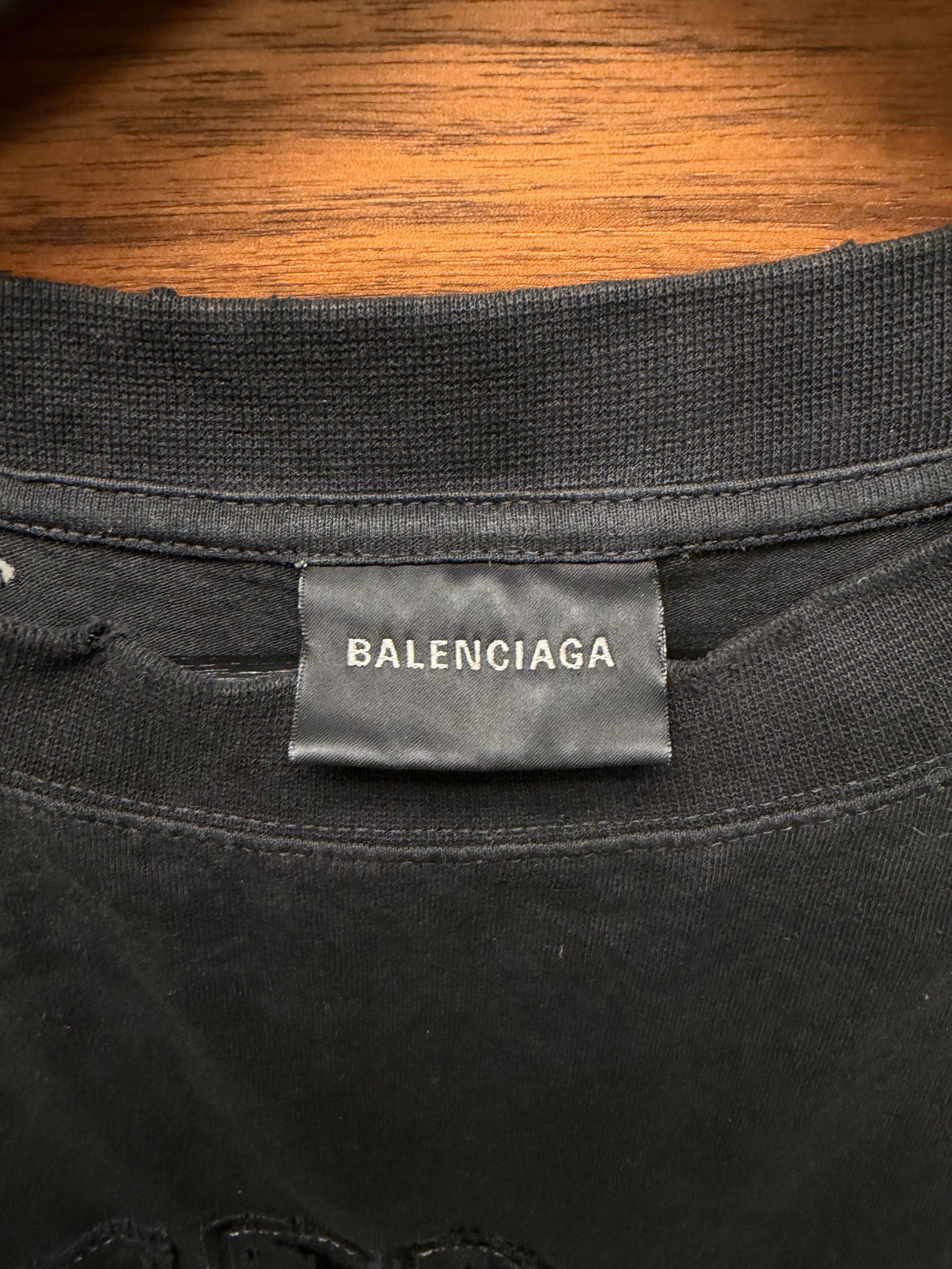 Balenciaga AW2025 Balenciaga ‘Emo Team’ Distressed Black Logo T-Shirt Size US M / EU 48-50 / 2 - 3 Thumbnail