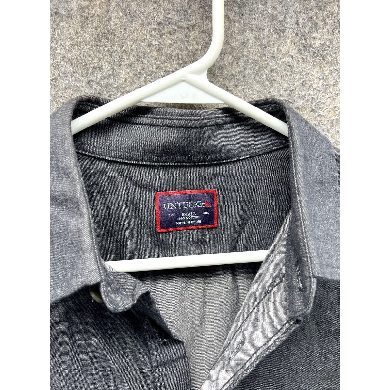 UNTUCKit UNTUCKit Shirt Mens Small Gray Solid Long Sleeve Button Front Casual Woven Size US S / EU 44-46 / 1 - 5 Thumbnail