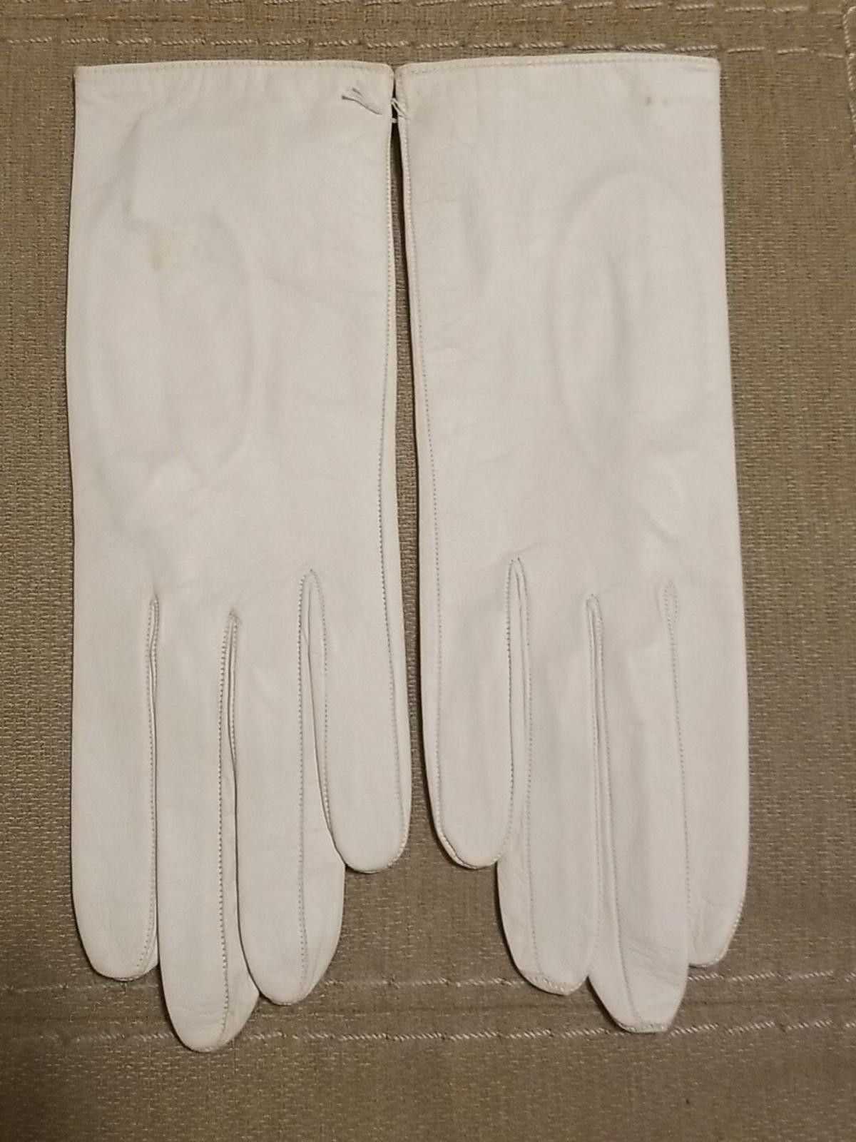 Saks Fifth Avenue Saks Fifth Ave Leather Gloves Size 6.5 White Made in France Size ONE SIZE - 1 Thumbnail