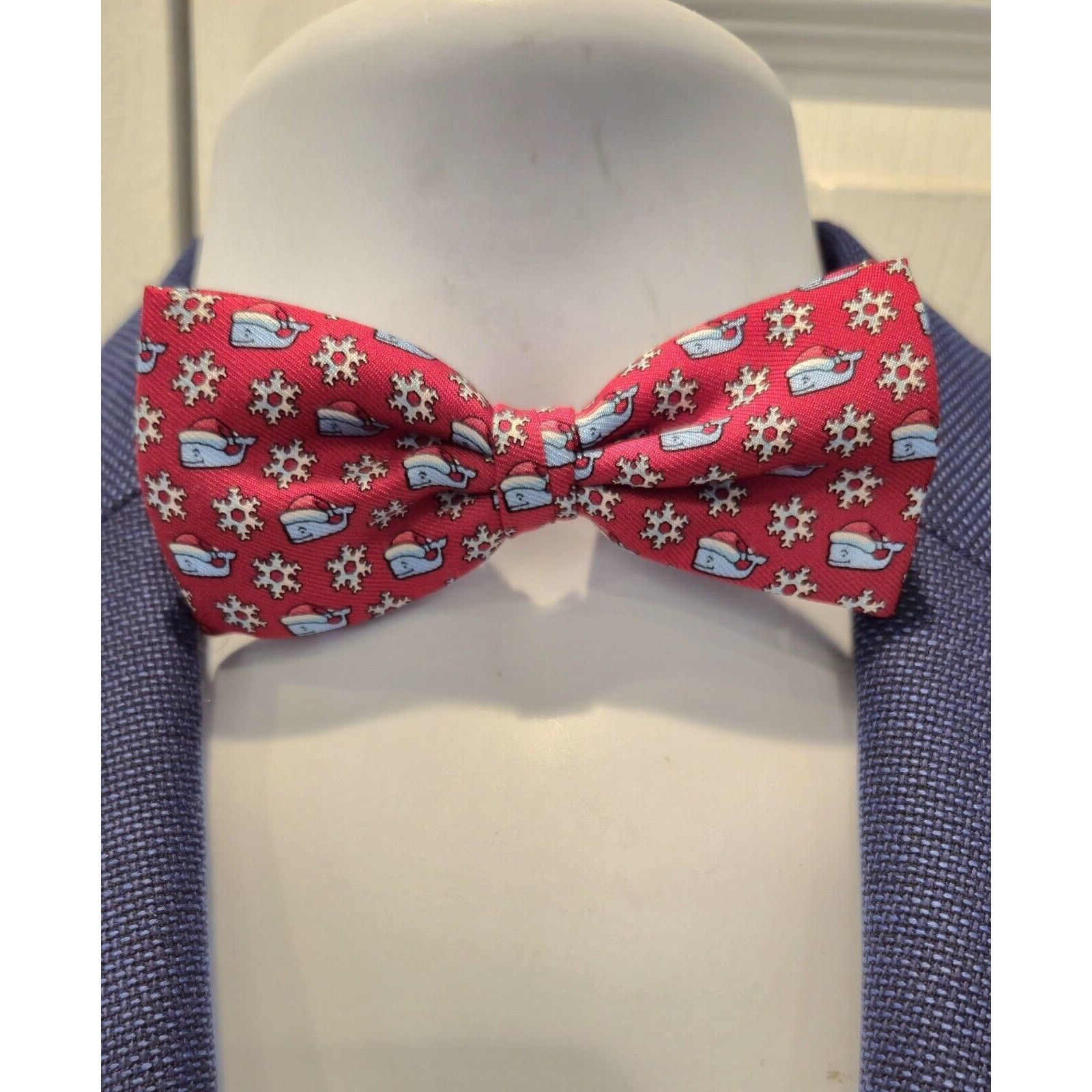 Vineyard Vines Vineyard Vines Bow Tie Silk Geometric Whale Christmas Red Size ONE SIZE - 8 Thumbnail