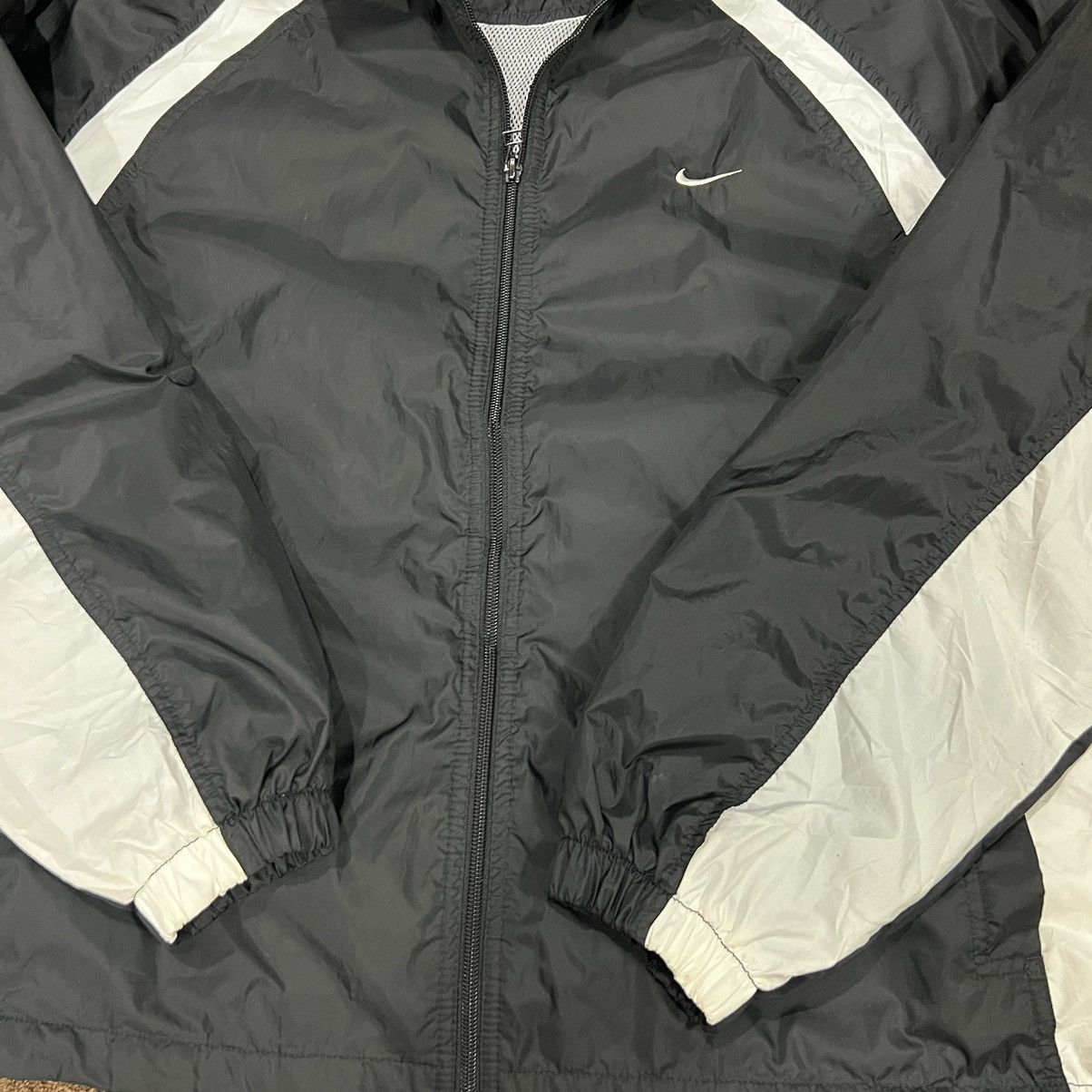 Nike Vintage Nike Windbreaker Jacket Size US L / EU 52-54 / 3 - 5 Thumbnail