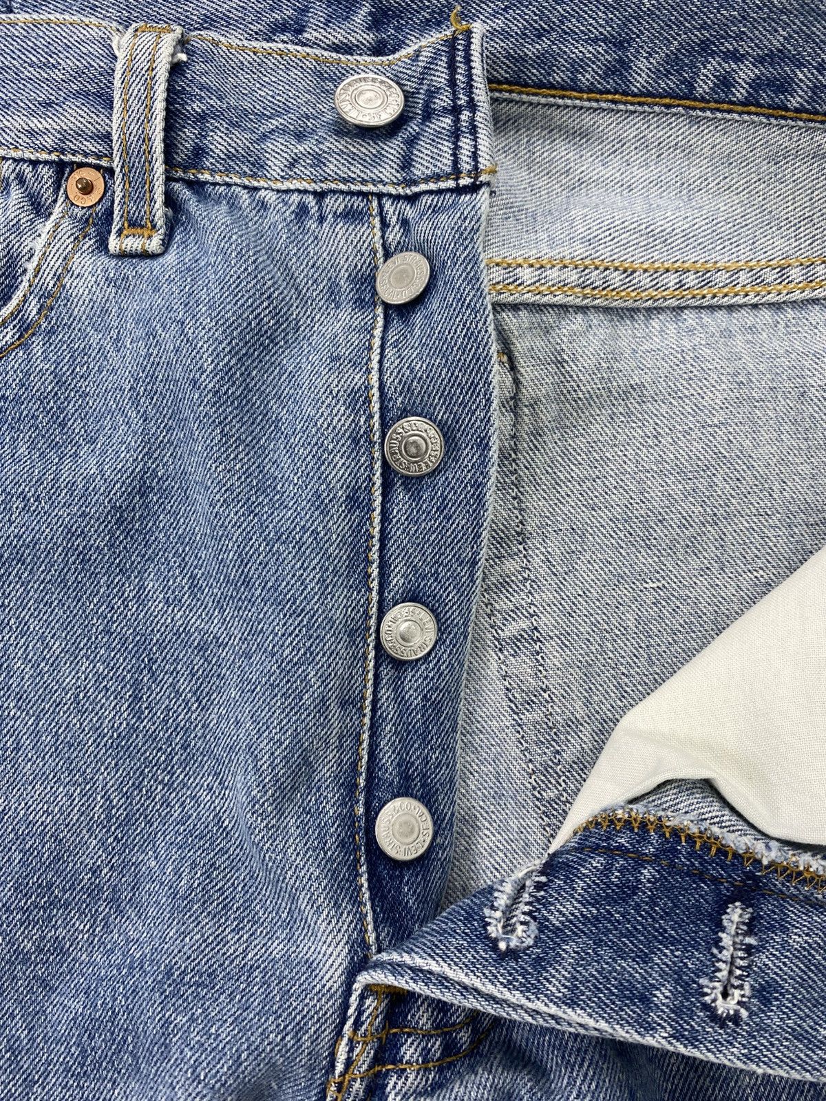 Levi's Vintage Clothing 🇺🇸1990s Vintage Levis 501 USA Straight 33x36 Light Blue Jeans Size US 30 / EU 46 - 7 Thumbnail