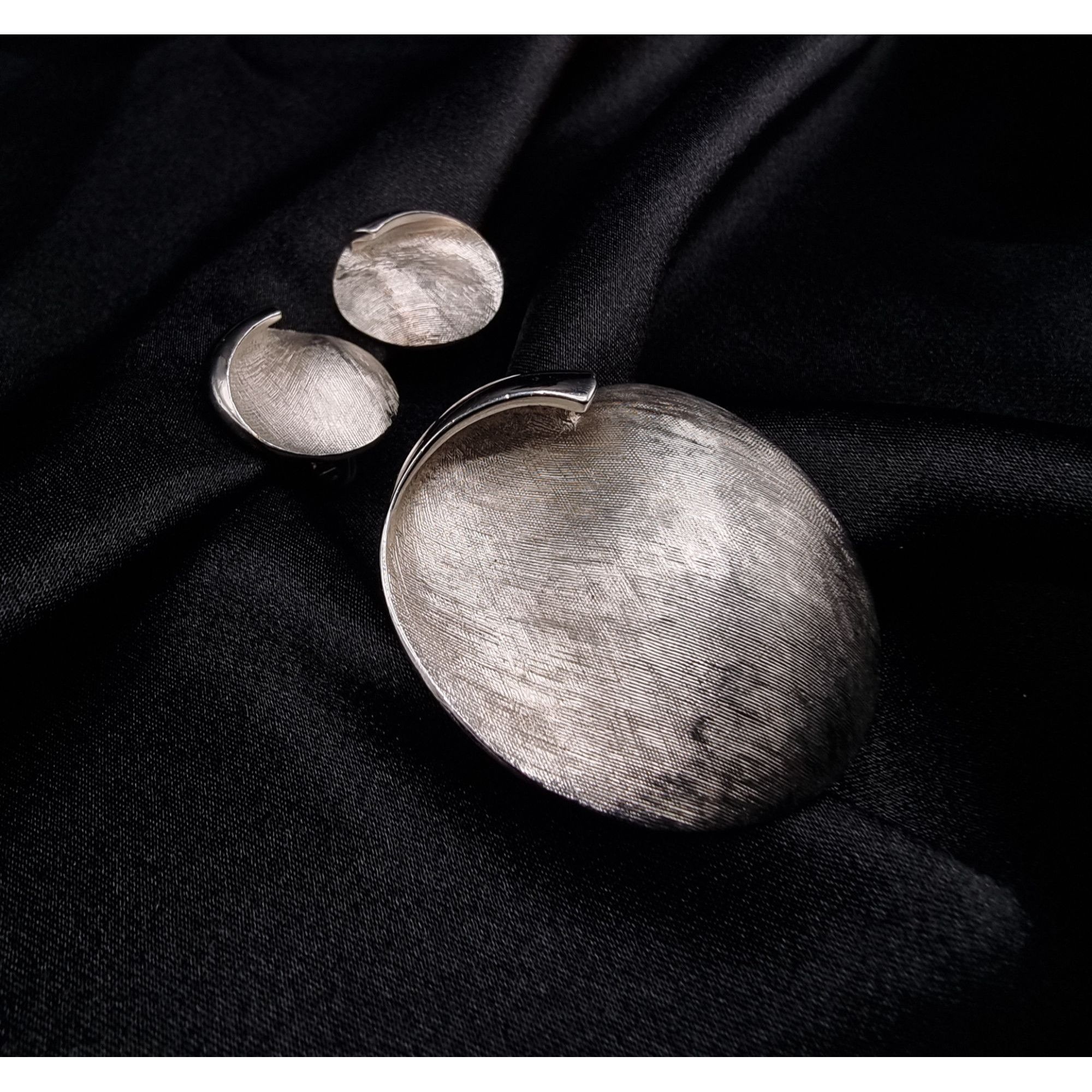 Vintage Vintage Crown Trifari 1960s Brooch & Earrings Set Silver-Ton Size ONE SIZE - 2 Thumbnail