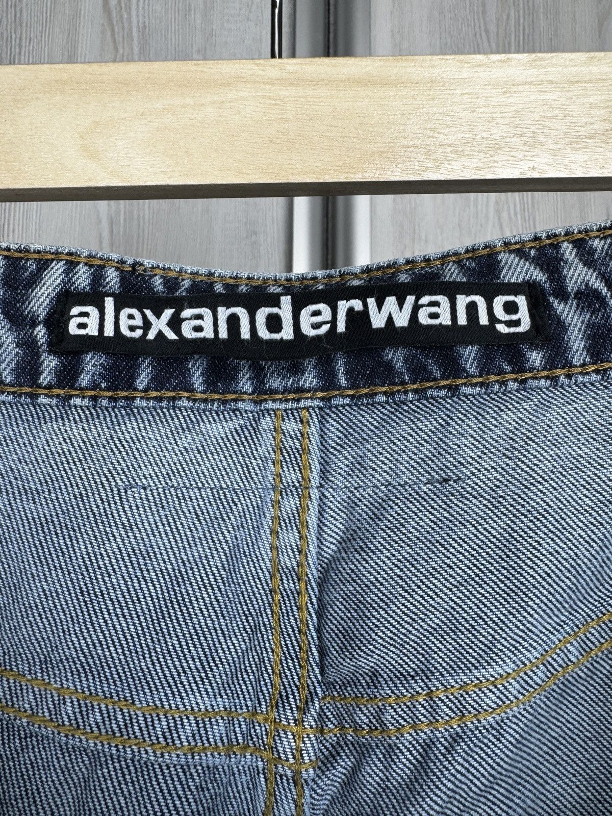Alexander Wang Alexander Wang light blue Mom High Rise denim jeans size 28 Size 28" / US 6 / IT 42 - 13 Thumbnail