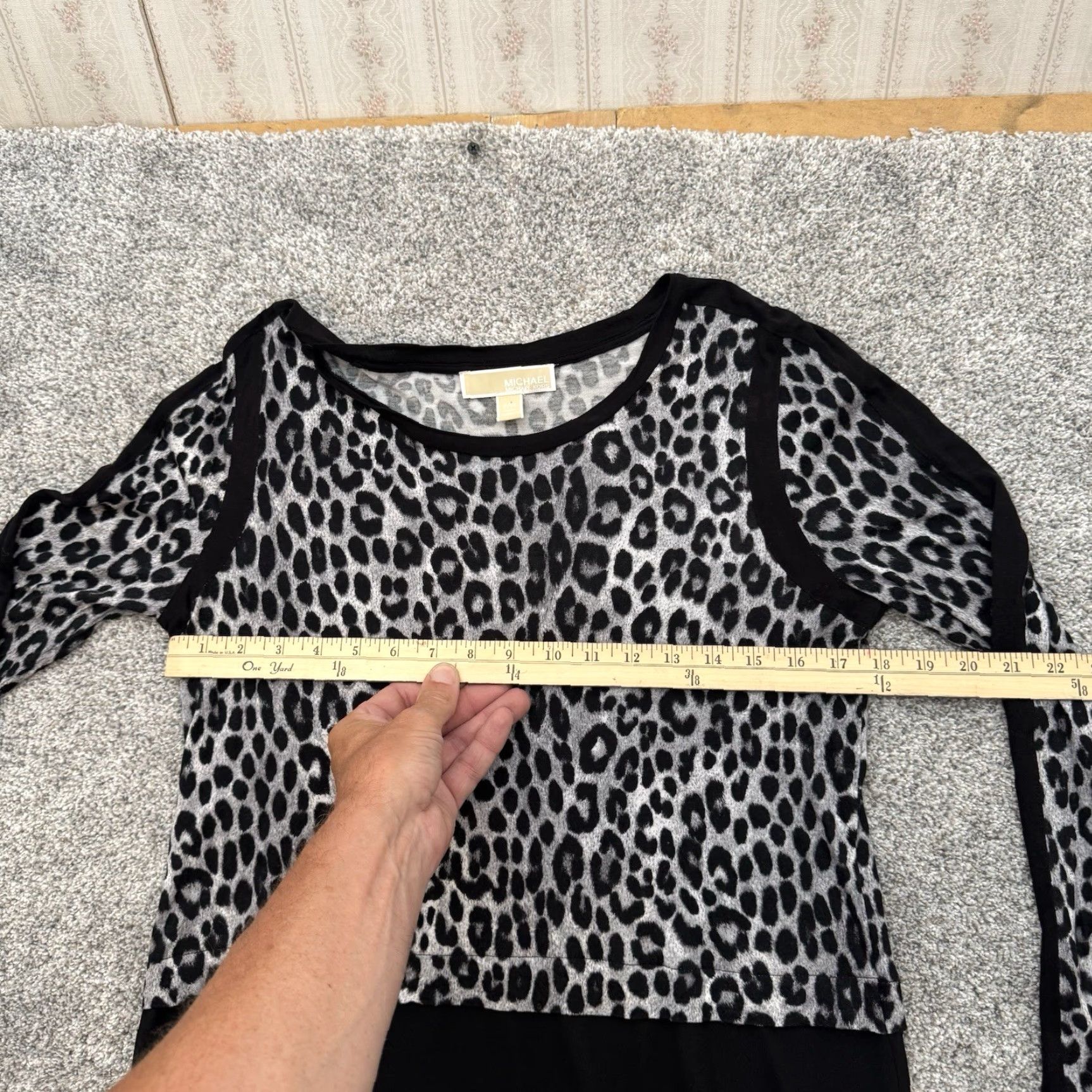 Michael Kors VINTAGE Michael Kors Leopard Print Top Blouse Petite Medium PM Black Long Sleeve Pullover Women Night Out Office 2010s Leopard Designer Womens Size M / US 6-8 / IT 42-44 - 3 Thumbnail