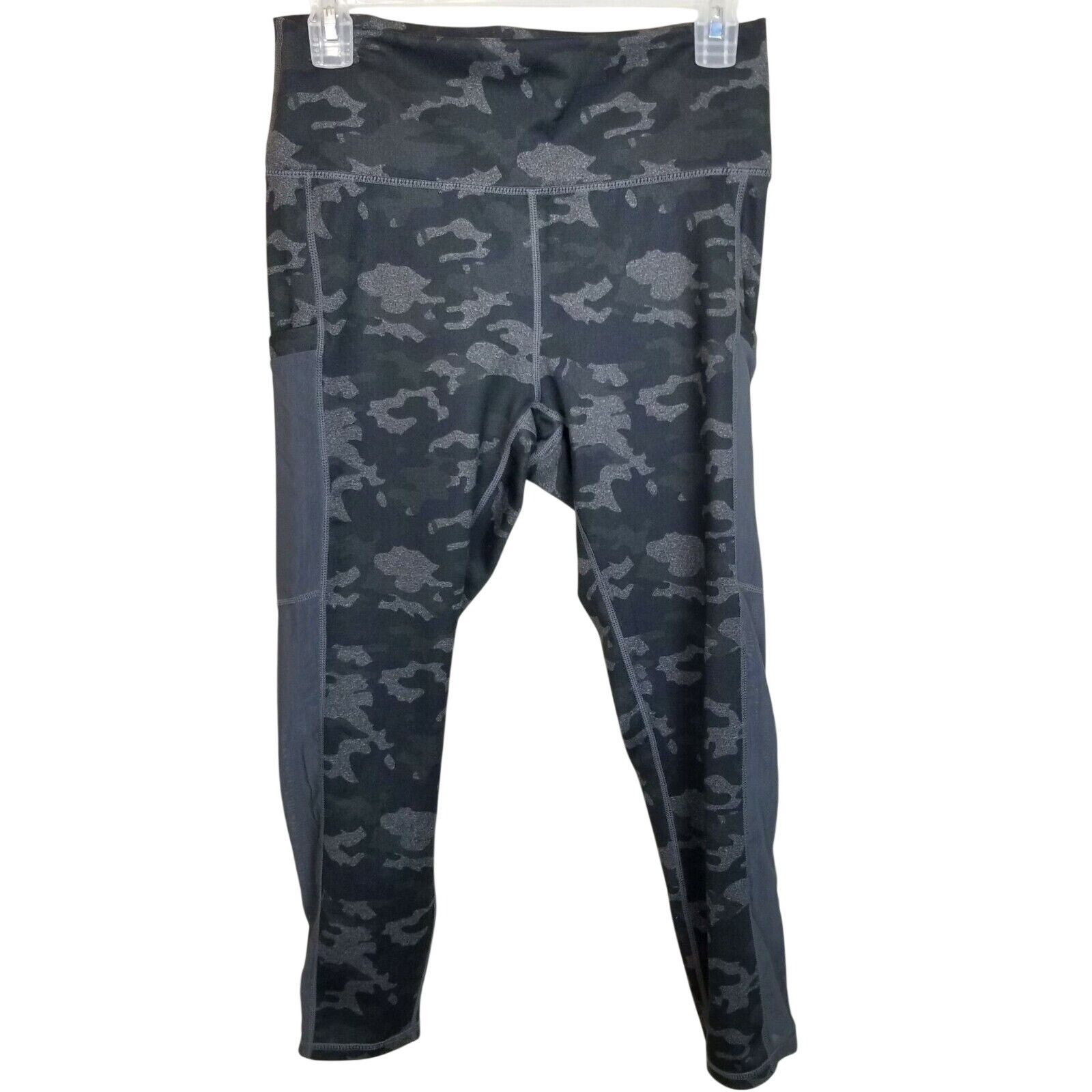 Fabletics Fabletics Womens Camo Crop Leggings Size M Stretch Yoga Size 28" / US 6 / IT 42 - 1 Thumbnail