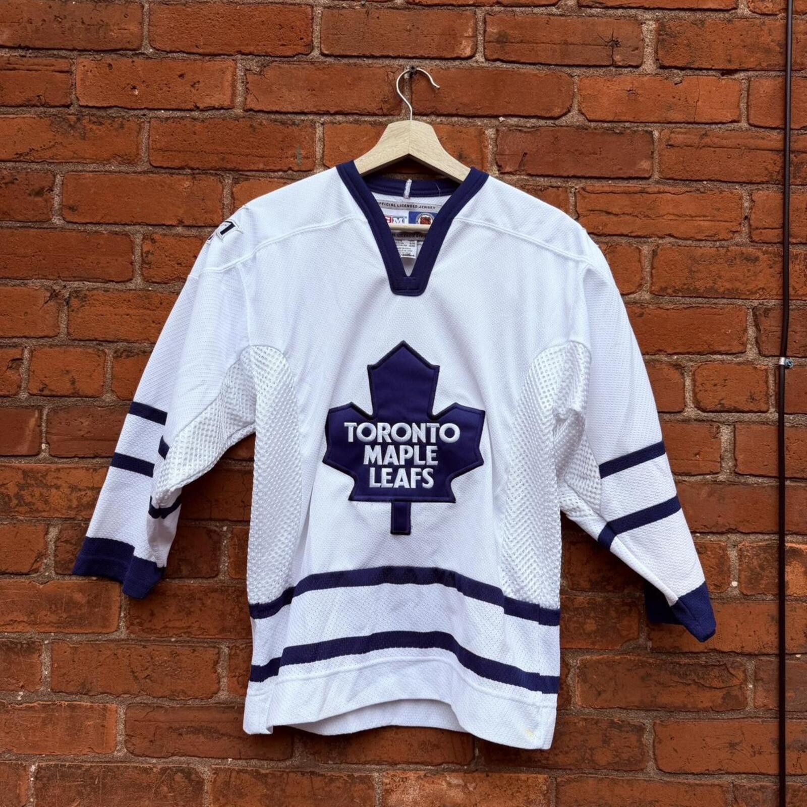 Ccm Vintage Toronto maple leafs jersey 00s youth L/XL Size US XL / EU 56 / 4 - 1 Thumbnail