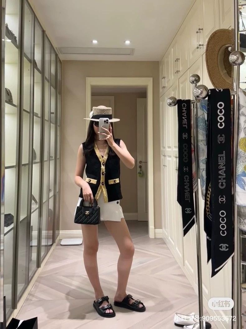 Chanel Chanel 24K black and gold knitted vest Size XXS / US 00 / IT 34 - 9 Thumbnail