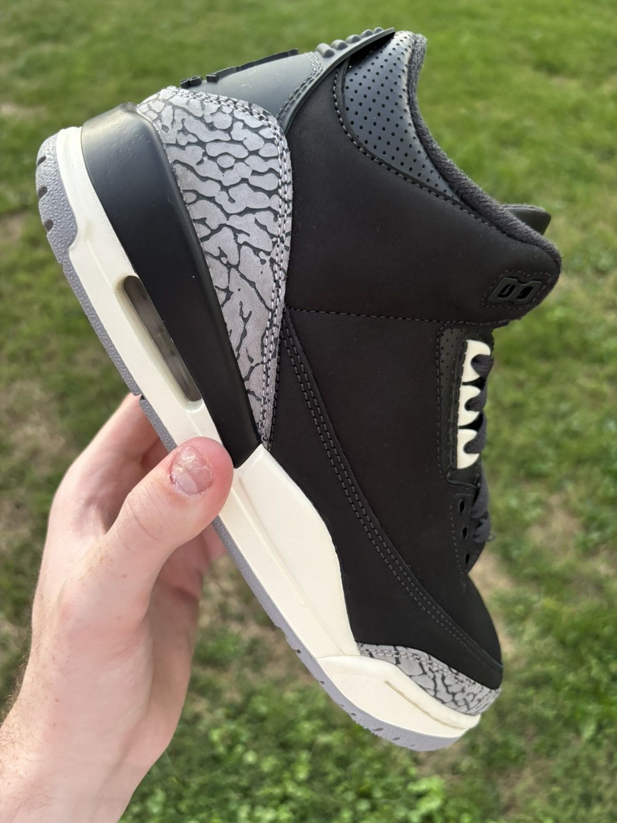 Jordan Brand Air Jordan 3 Retro Off Noir 2023 Size 8M/9.5W Size US 8 / EU 41 - 1 Thumbnail