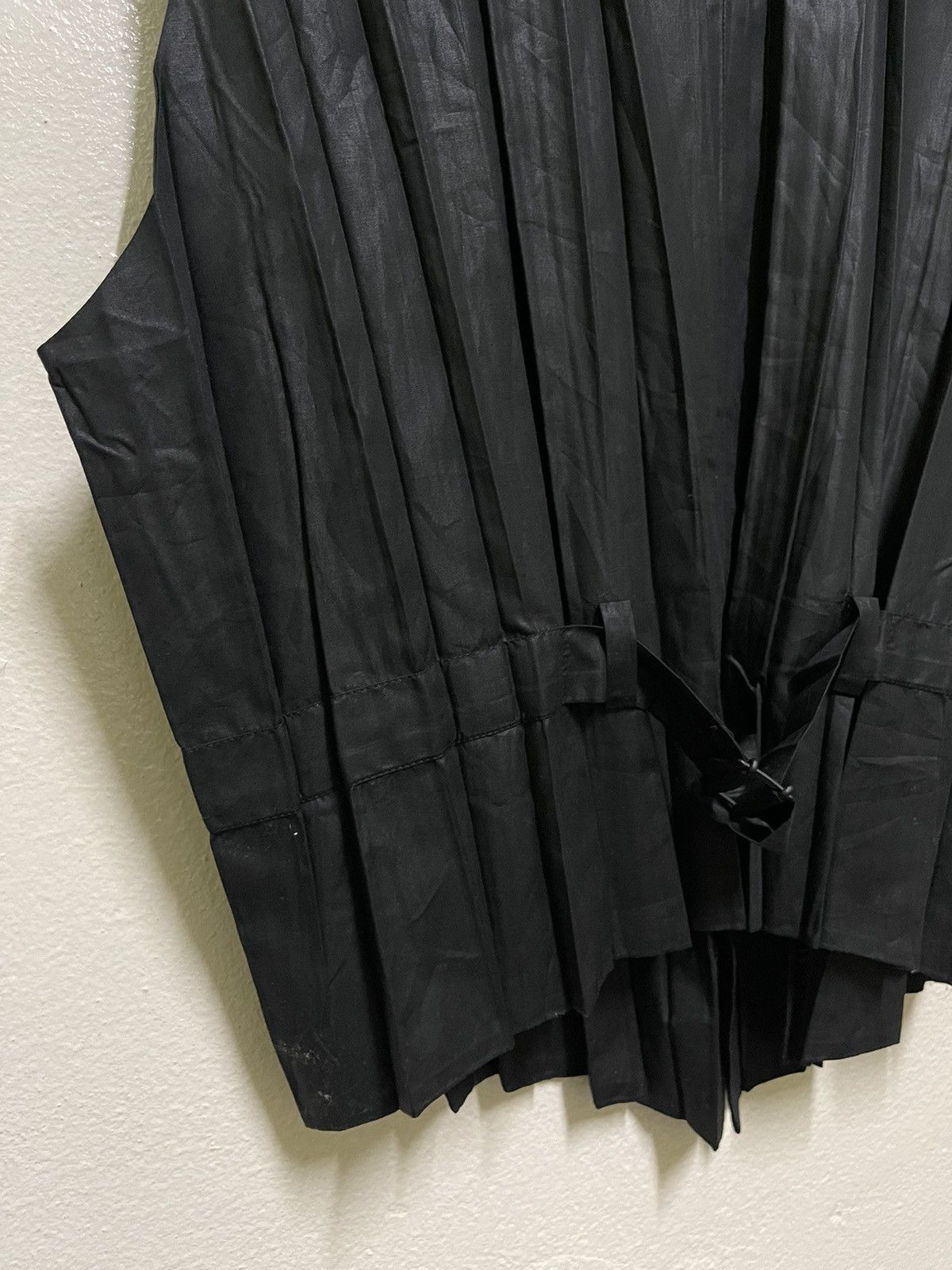 Issey Miyake × Japanese Brand Issey Miyake Men Vest Pleated Pocket Buckle Back SS1997 Size US L / EU 52-54 / 3 - 8 Thumbnail