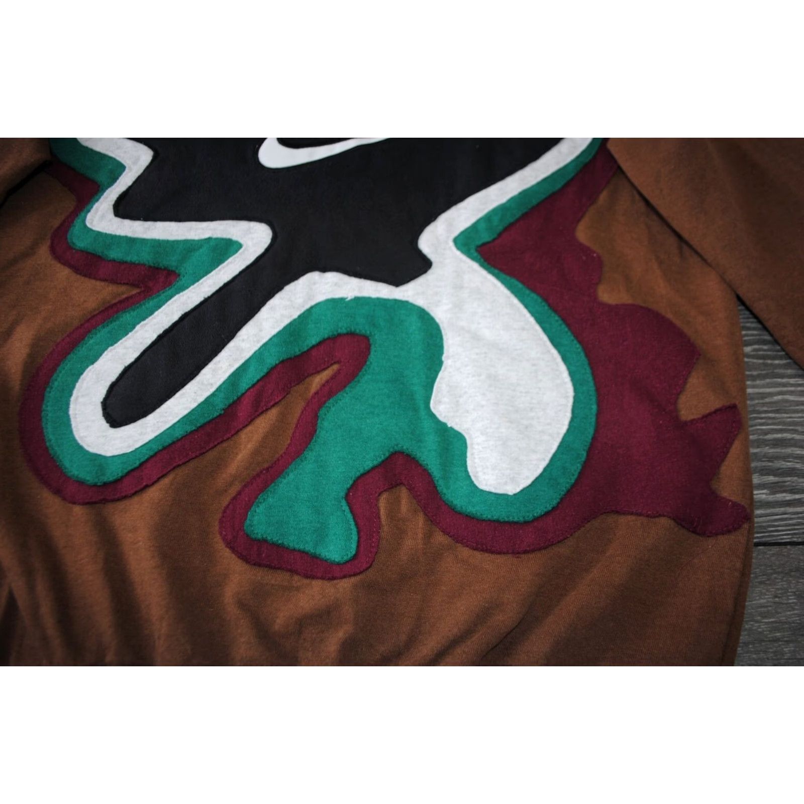 Nike NIKE VINTAGE SWEATSHIRT PULLOVER CREW NECK 90'S BIG LOGO SWOOSH SIZE MENS SMALL Shirt Mens Small Brown 90s Logo Size US S / EU 44-46 / 1 - 6 Thumbnail