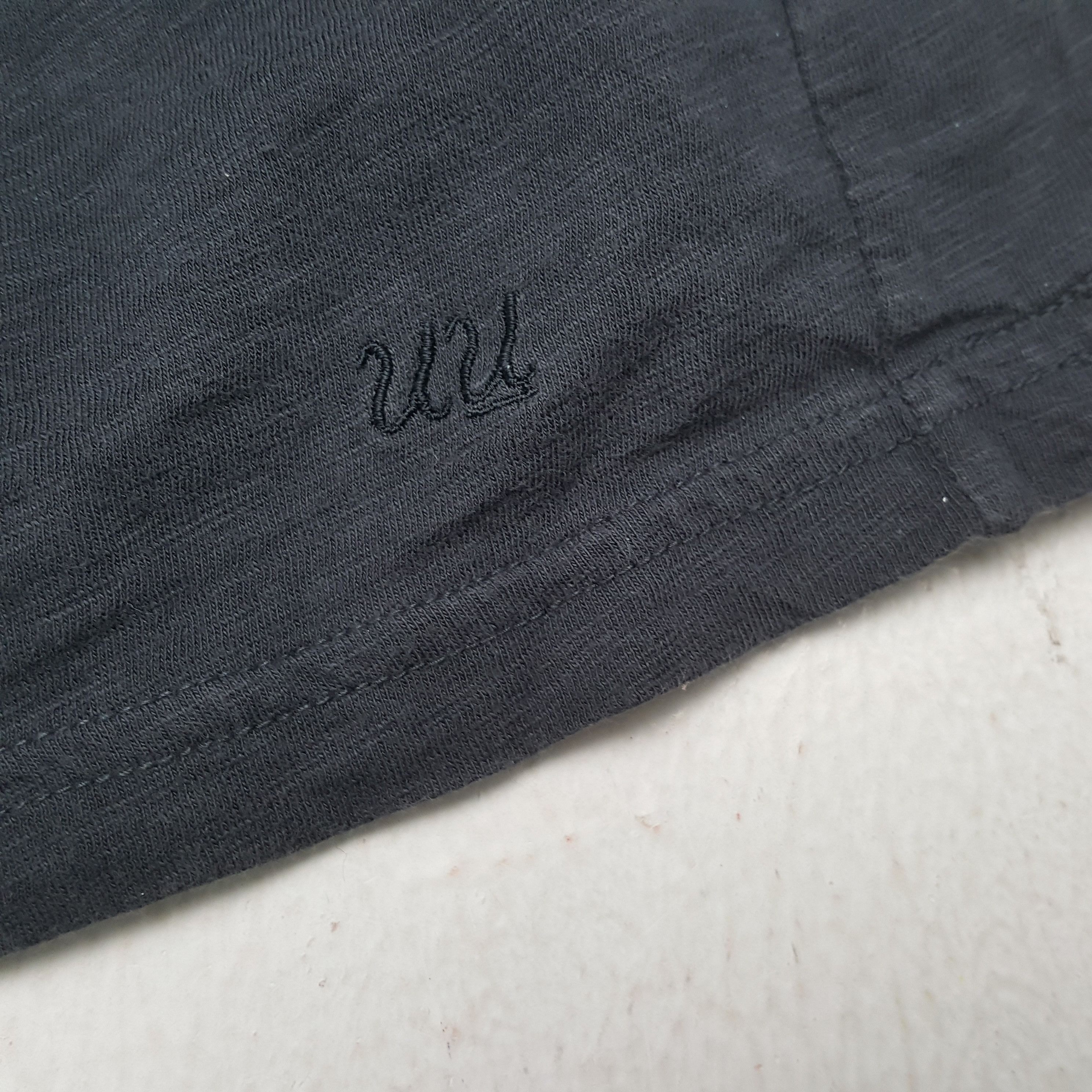 Japanese Brand UNIQLO UNDERCOVER Skulls Design Japanese Brand Tshirt Size US S / EU 44-46 / 1 - 6 Thumbnail